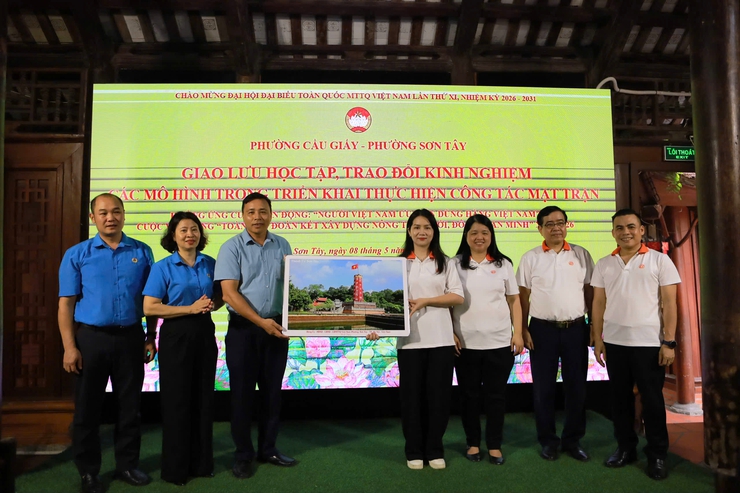 Ủy ban MTTQ Việt Nam phường Cầu Giấy tổ chức sinh hoạt chuyên đề, học tập mô hình tiêu biểu gắn với gìn giữ bản sắc văn hóa và phát triển cộng đồng