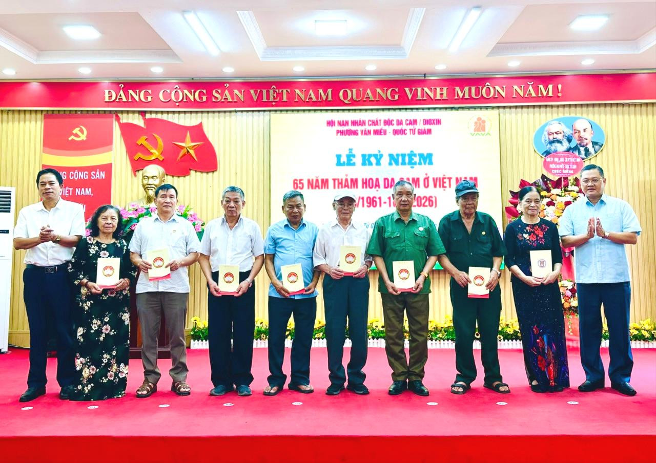 Phường Văn Miếu - Quốc Tử Giám: Kỷ niệm 65 năm Thảm họa da cam Việt Nam, trao quà hỗ trợ nạn nhân có hoàn cảnh khó khăn