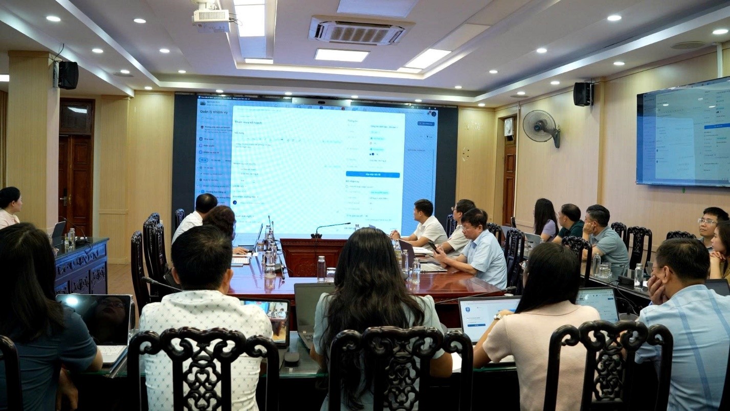 Đảng ủy xã Hoài Đức đẩy mạnh quản trị số, chuẩn hóa đánh giá cán bộ bằng nền tảng HanoiWork