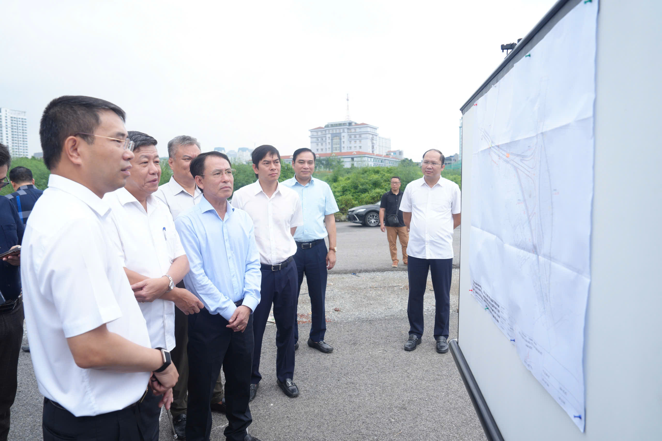 Tập trung tối đa nhân lực, tổ chức thi công đồng loạt bảo đảm tiến độ các dự án trọng điểm