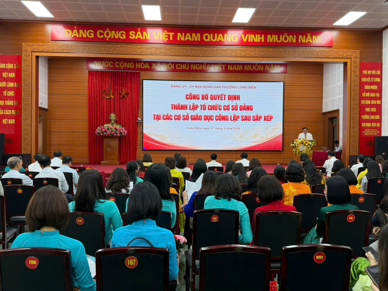 Phường Long Biên thành lập 7 đảng bộ trường học, kiện toàn tổ chức đảng sau sắp xếp