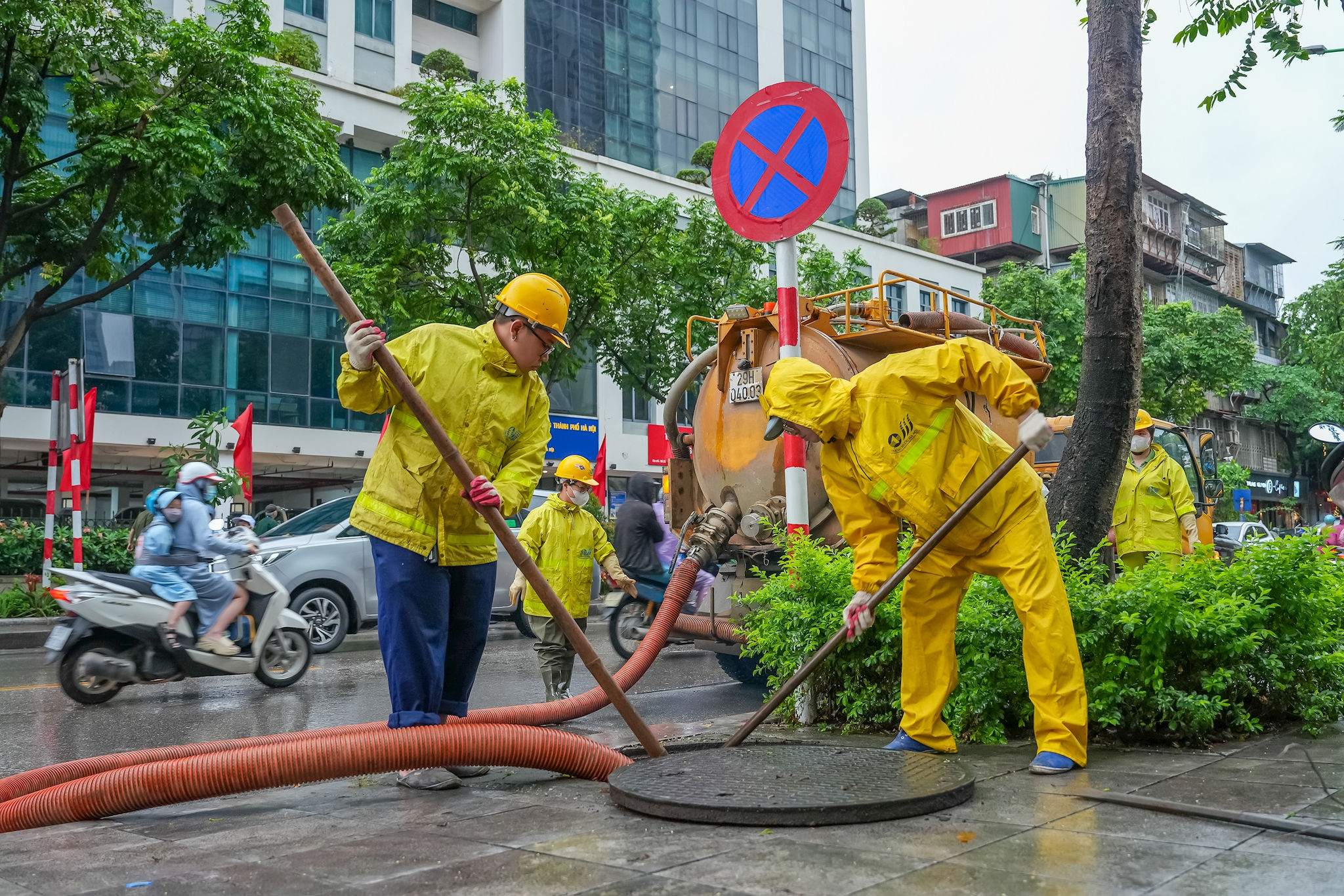 Phường Ngọc Hà đồng loạt ra quân, lập lại trật tự đô thị trước dịp lễ 30-4 và 1-5