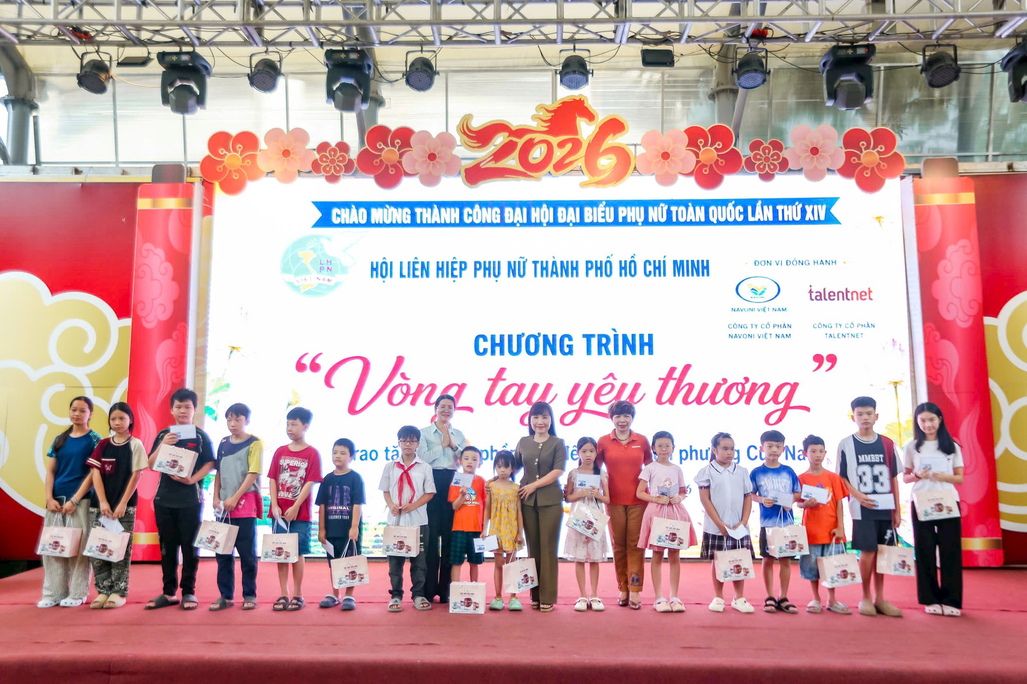 Lan tỏa yêu thương qua chương trình trao quà cho trẻ em có hoàn cảnh khó khăn