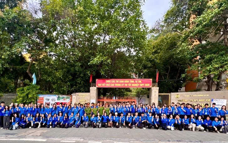Công an các xã, phường Hà Nội tăng cường bảo đảm an ninh, an toàn tại các điểm thi tốt nghiệp THPT