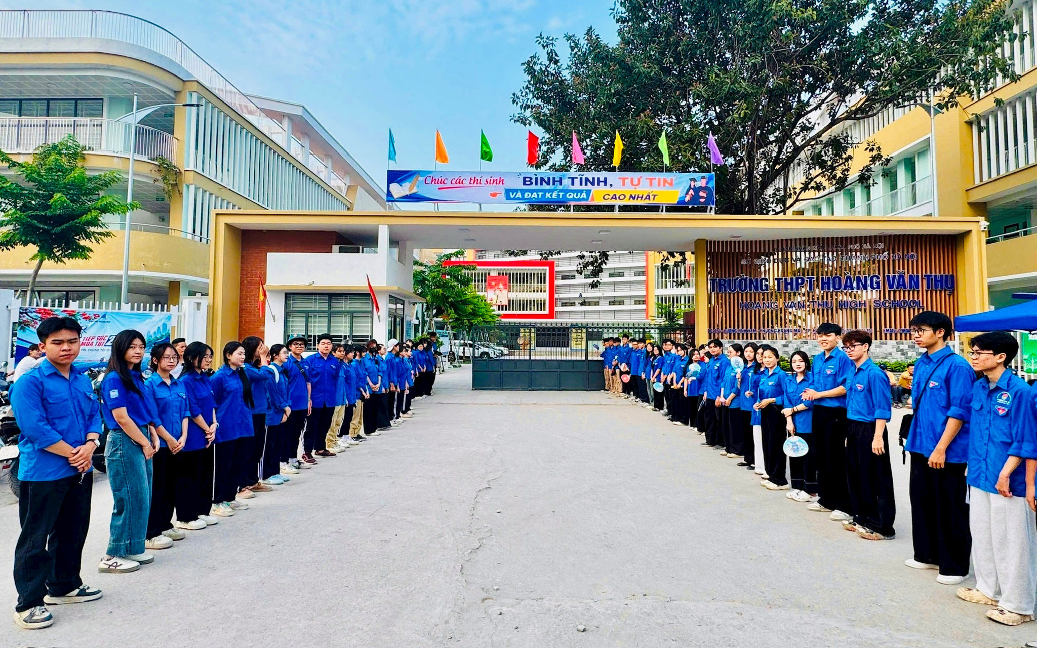 Đoàn viên, thanh niên phường Hoàng Mai tiếp sức thí sinh thi vào lớp 10