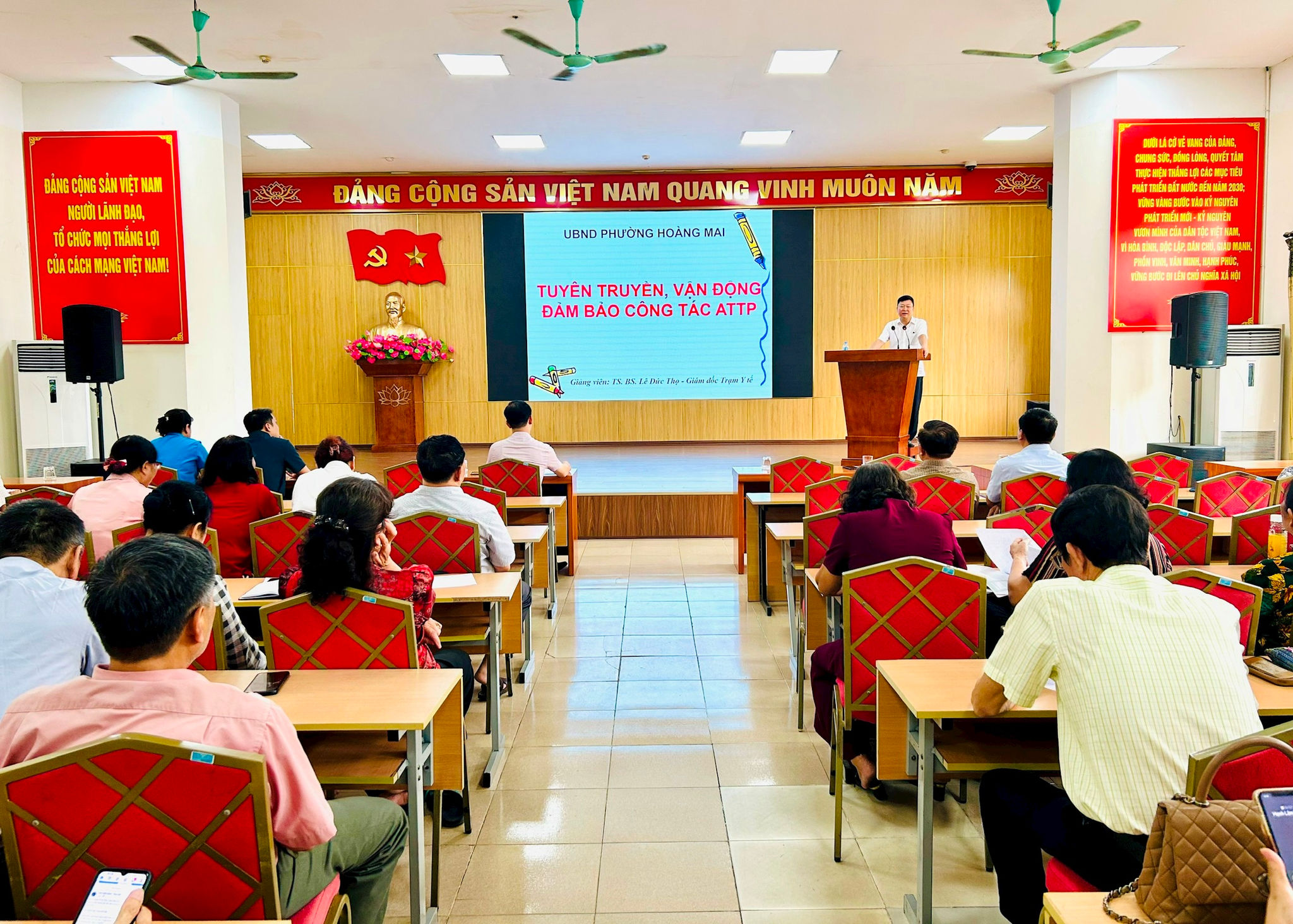 Phường Hoàng Mai huy động cộng đồng cùng tháo gỡ “điểm nghẽn” an toàn thực phẩm