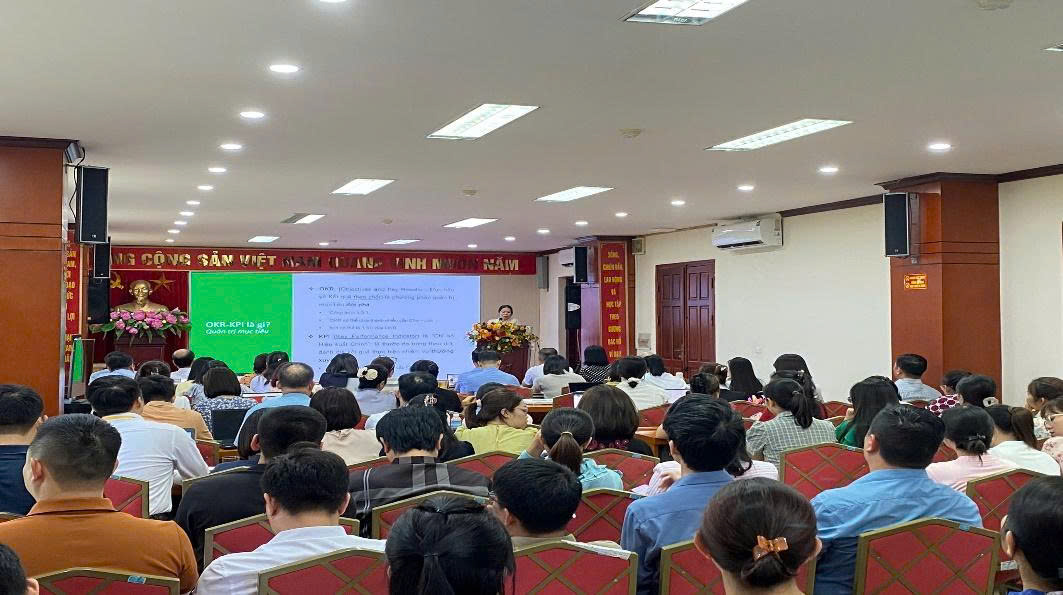 Phường Hoàng Mai đổi mới quản trị và đánh giá hiệu suất cán bộ