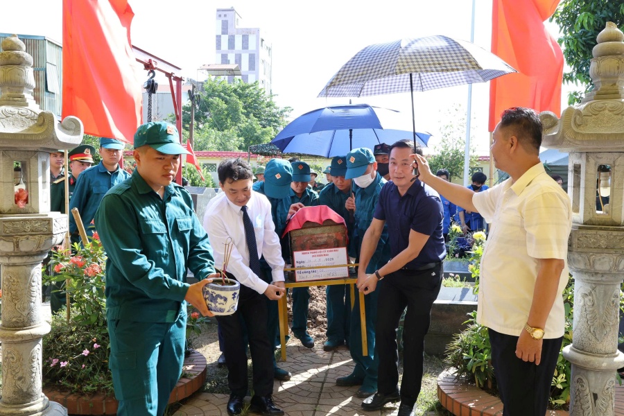 Xã Xuân Mai: Trang trọng dâng hương, lấy mẫu hài cốt liệt sĩ chưa xác định danh tính