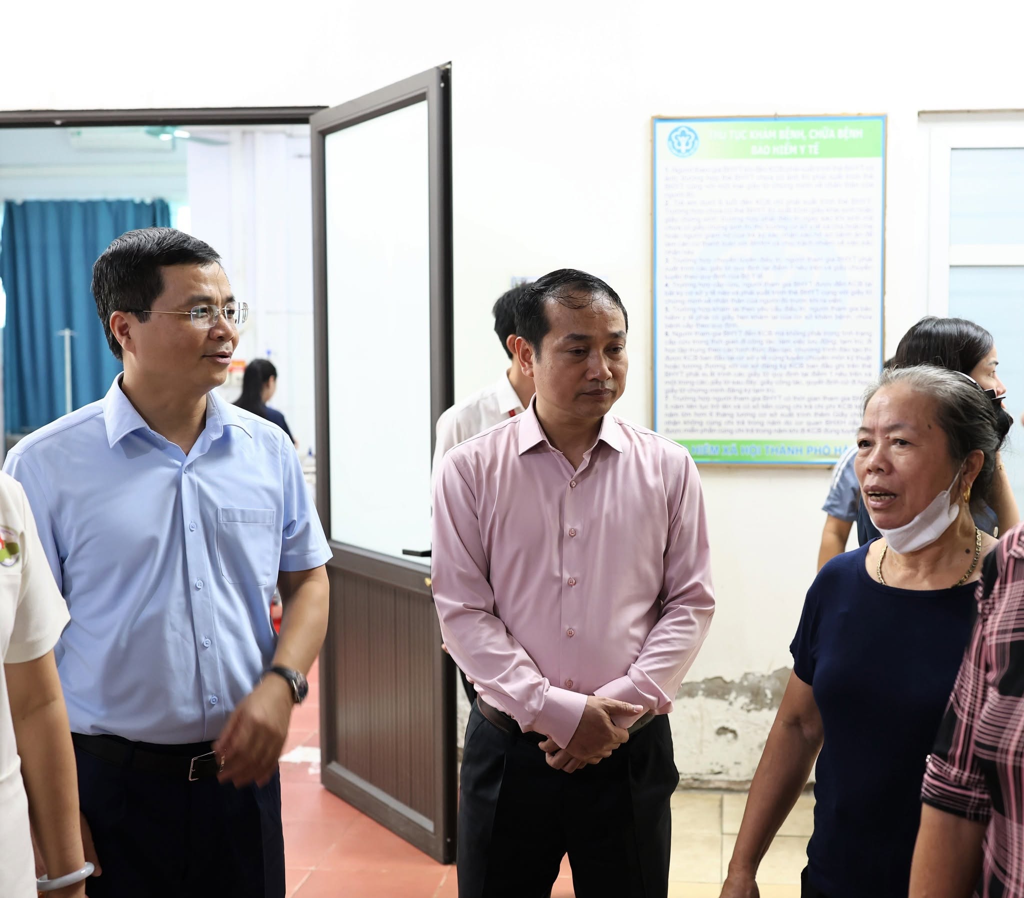 Khám sức khỏe miễn phí cho hơn 2.400 người dân xã Thạch Thất