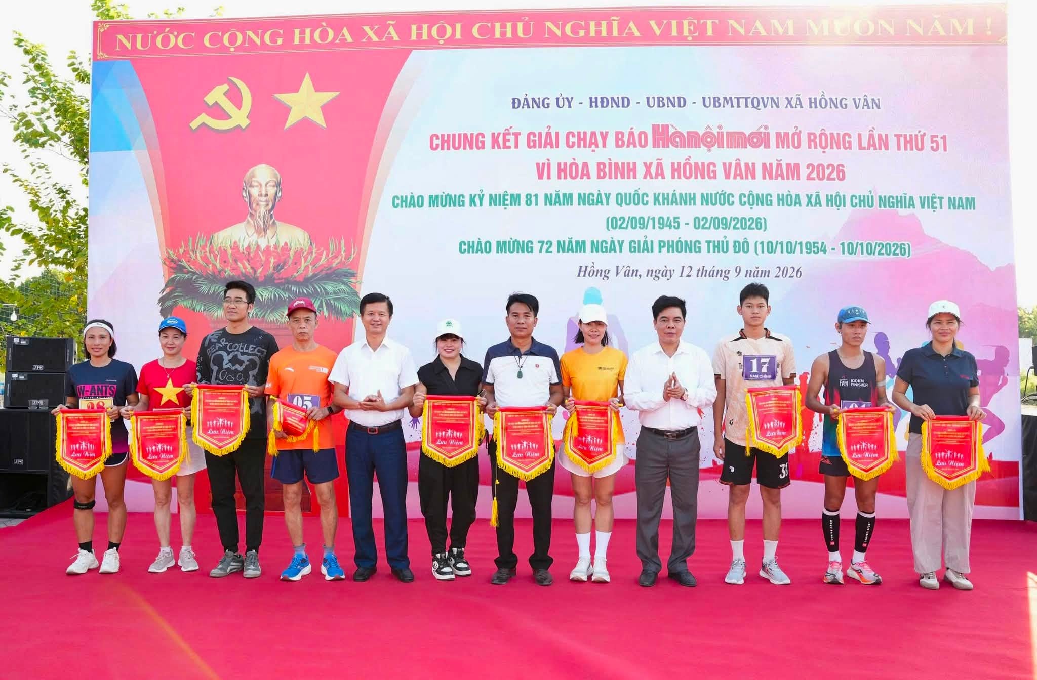 Xã Hồng Vân hơn 200 vận động viên tranh tài tại Giải chạy Báo Hànộimới - Vì hòa bình