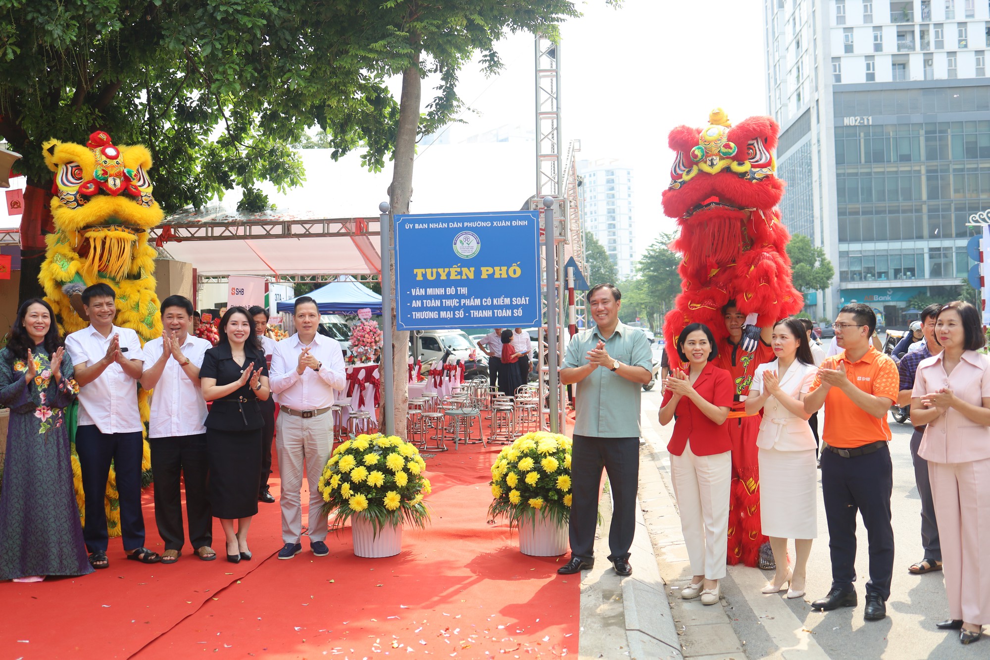 Phường Xuân Đỉnh đưa “3 công khai”, thanh toán số vào 24 cơ sở kinh doanh phố Nguyễn Xuân Khoát