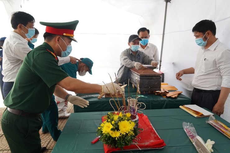Phường Chương Mỹ lấy mẫu ADN 27 phần mộ liệt sĩ còn thiếu thông tin tại Nghĩa trang Liệt sĩ Thụy Hương