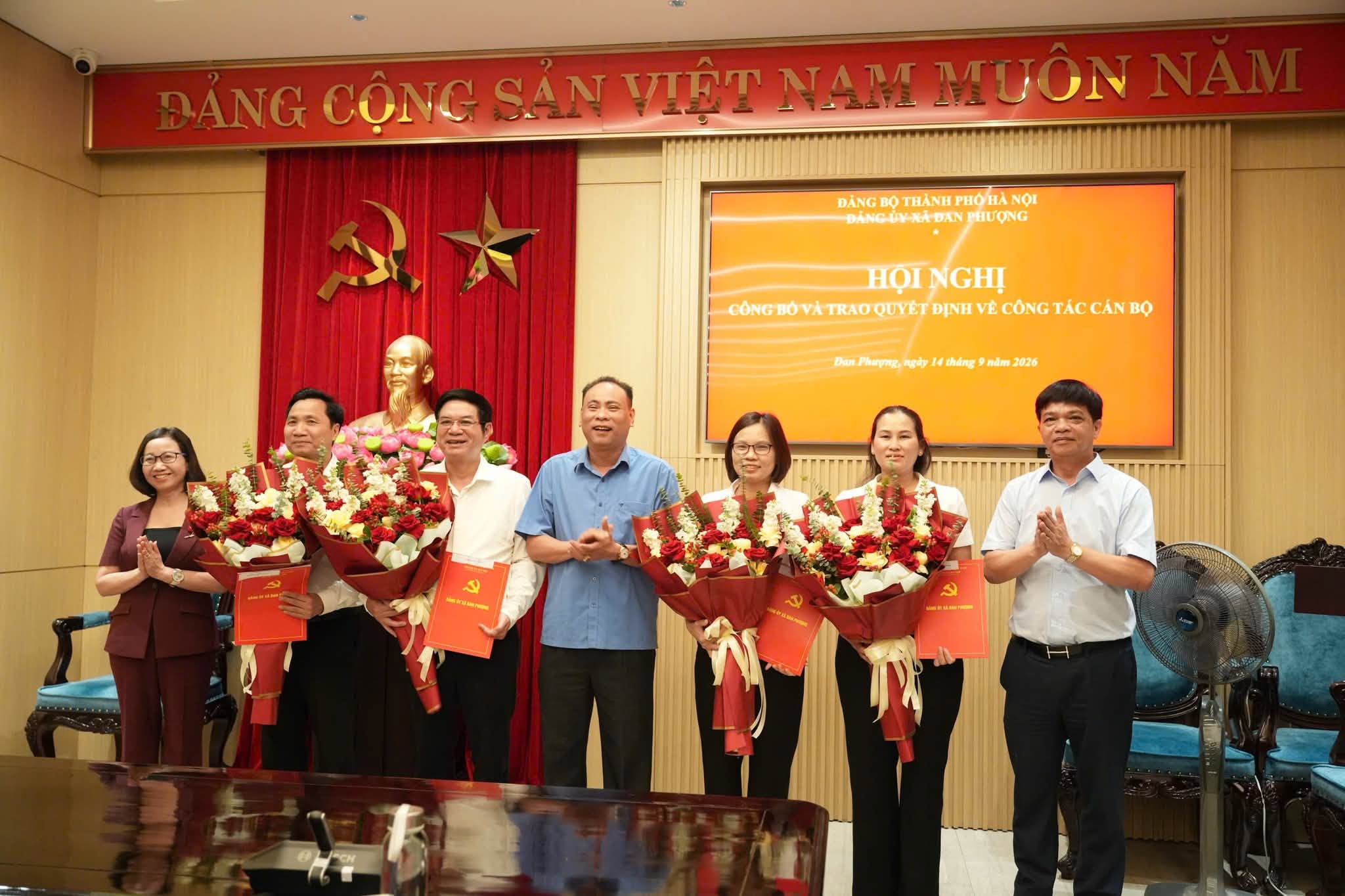Xã Đan Phượng điều động, tiếp nhận 4 cán bộ, tiếp tục kiện toàn tổ chức bộ máy