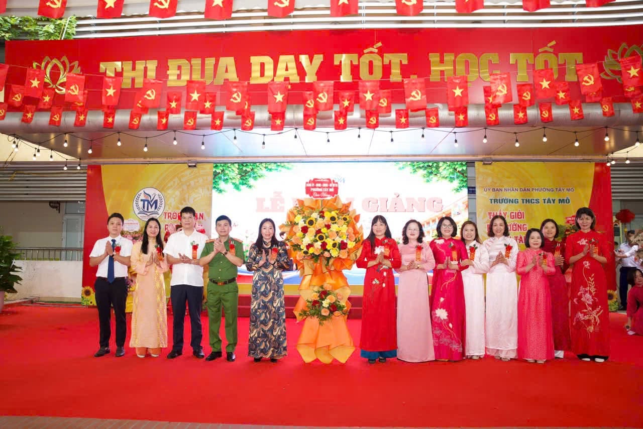 Rộn ràng ngày tựu trường trên địa bàn phường Tây Mỗ