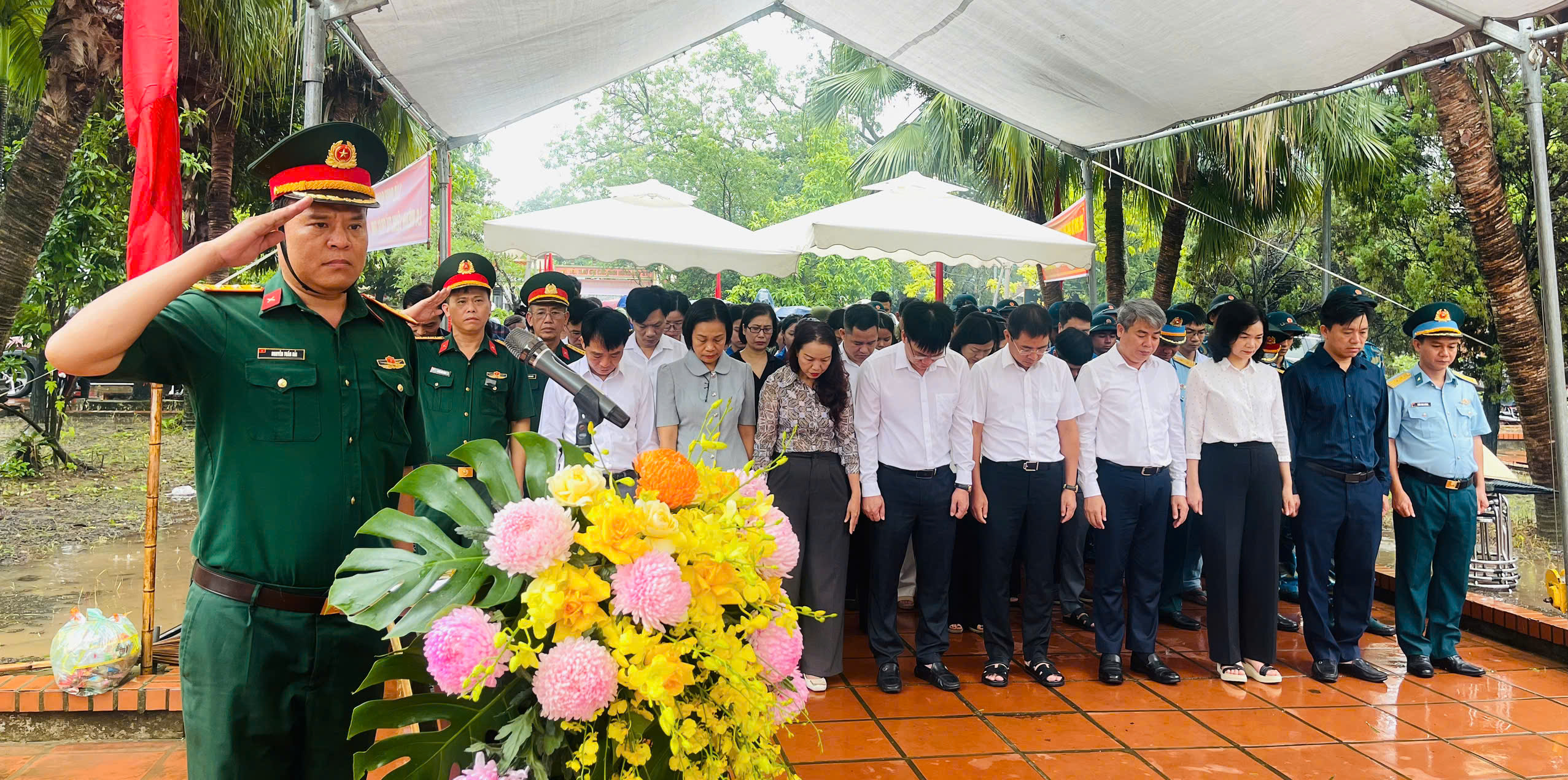 Xã Ô Diên lấy mẫu hài cốt, từng bước xác định danh tính 22 phần mộ liệt sĩ còn thiếu thông tin