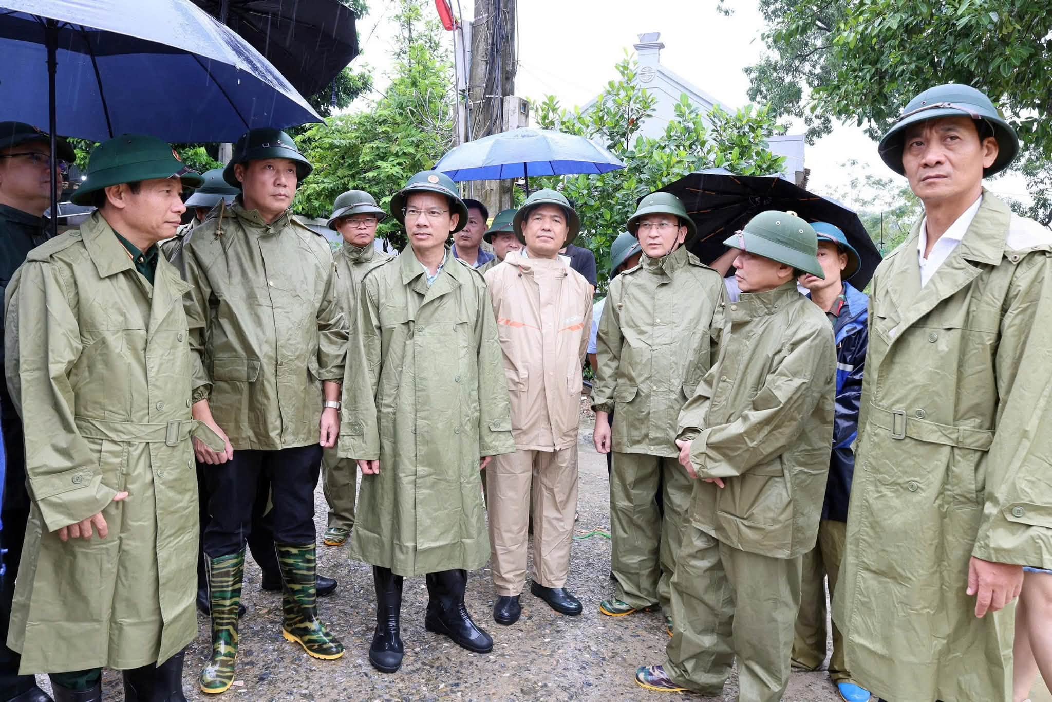 Hà Nội: Bảo đảm an toàn tuyệt đối, di dời người dân khỏi khu vực ngập lụt nguy hiểm