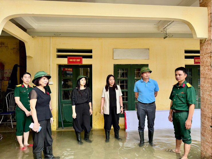 Phường Tây Mỗ khẩn trương tiêu thoát nước, xử lý các điểm ngập sau mưa lớn