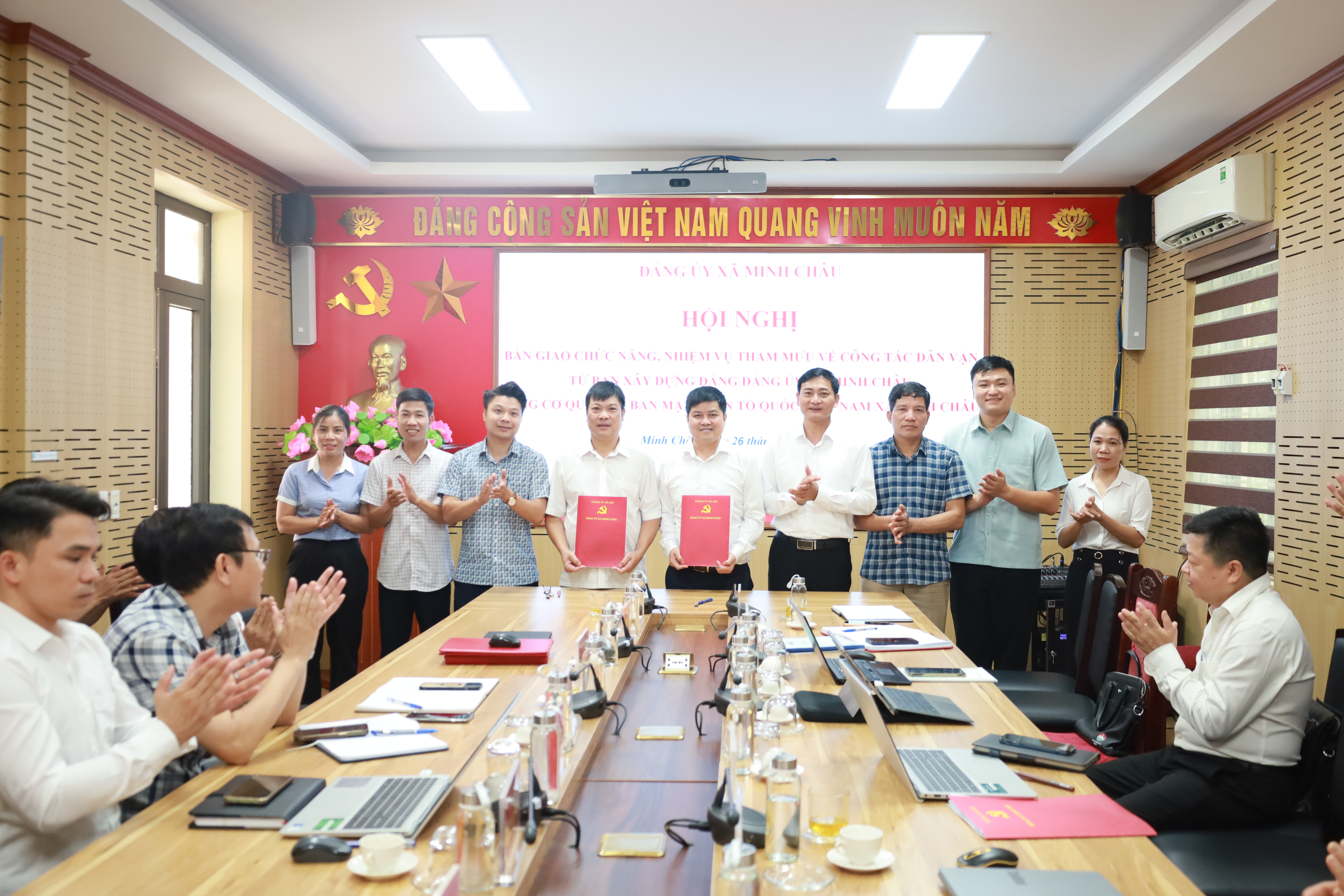 Xã Minh Châu chuyển giao công tác dân vận, bảo đảm nhiệm vụ thông suốt từ cơ sở
