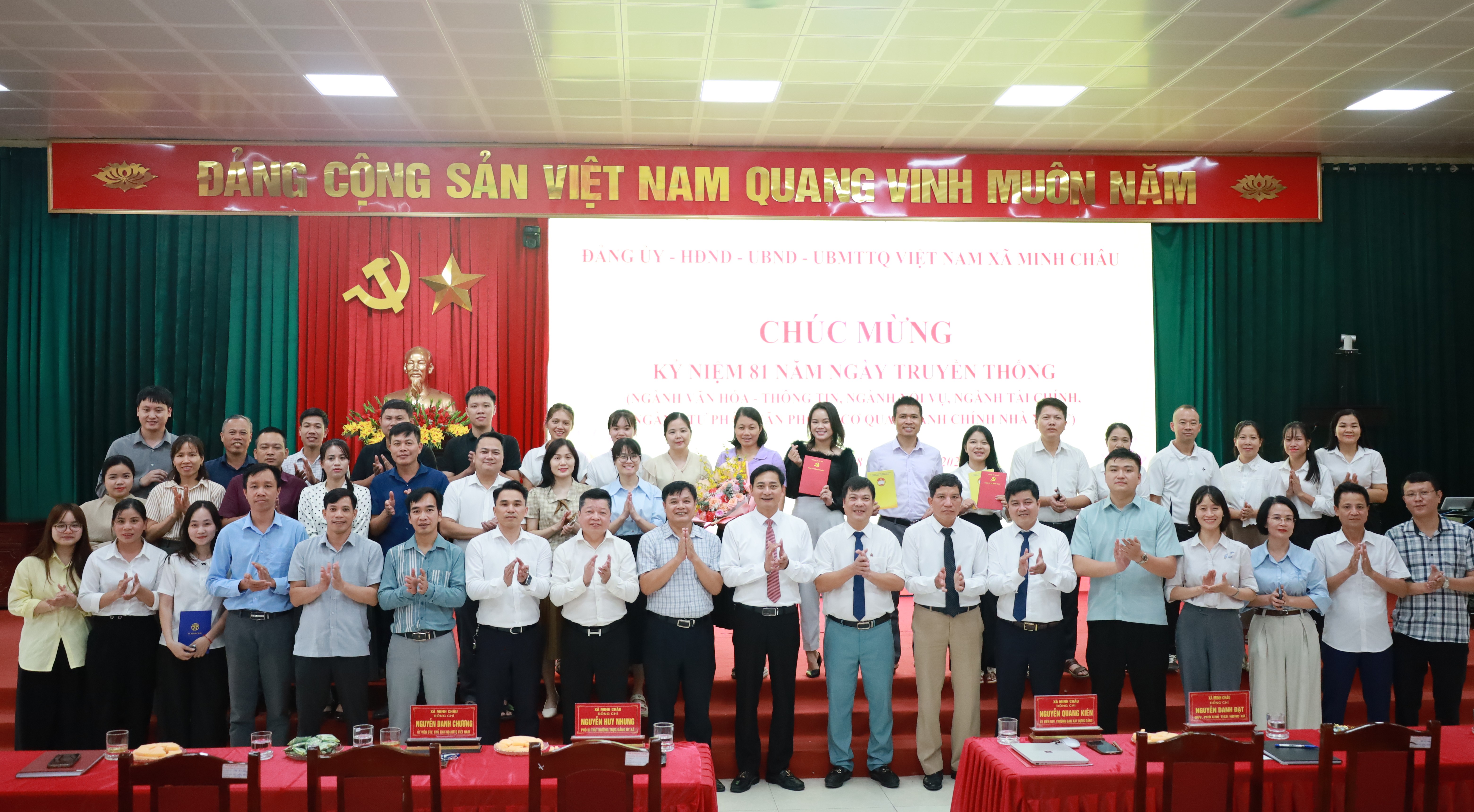 Xã Minh Châu lấy hiệu quả công việc và sự hài lòng của người dân làm thước đo phục vụ