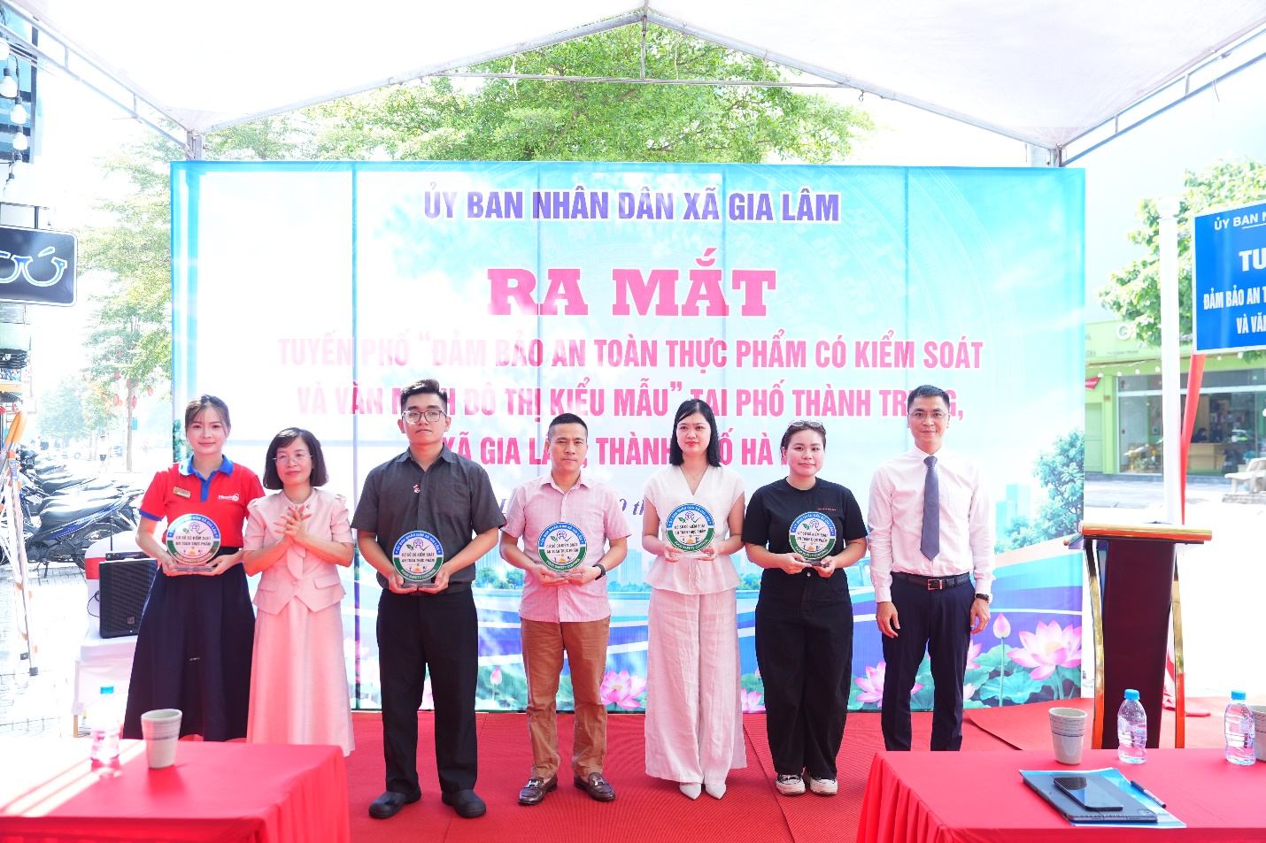 Xã Gia Lâm đưa phố Thành Trung thành tuyến mẫu về an toàn thực phẩm và văn minh đô thị
