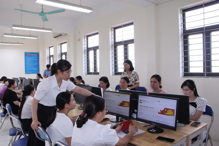 Xã Phú Nghĩa đưa kỹ năng số vào công tác Đảng từ từng chi bộ