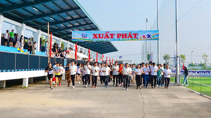 Xã Yên Lãng: Hơn 300 vận động viên tham dự Chung kết Giải chạy Báo Hànộimới