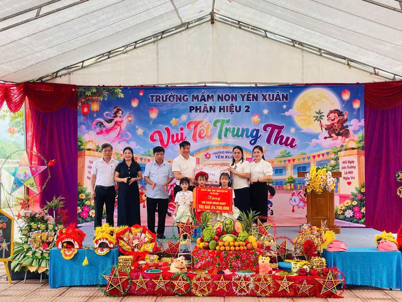 Xã Yên Xuân chăm lo Trung thu, hỗ trợ thiết bị vui chơi cho trẻ mầm non