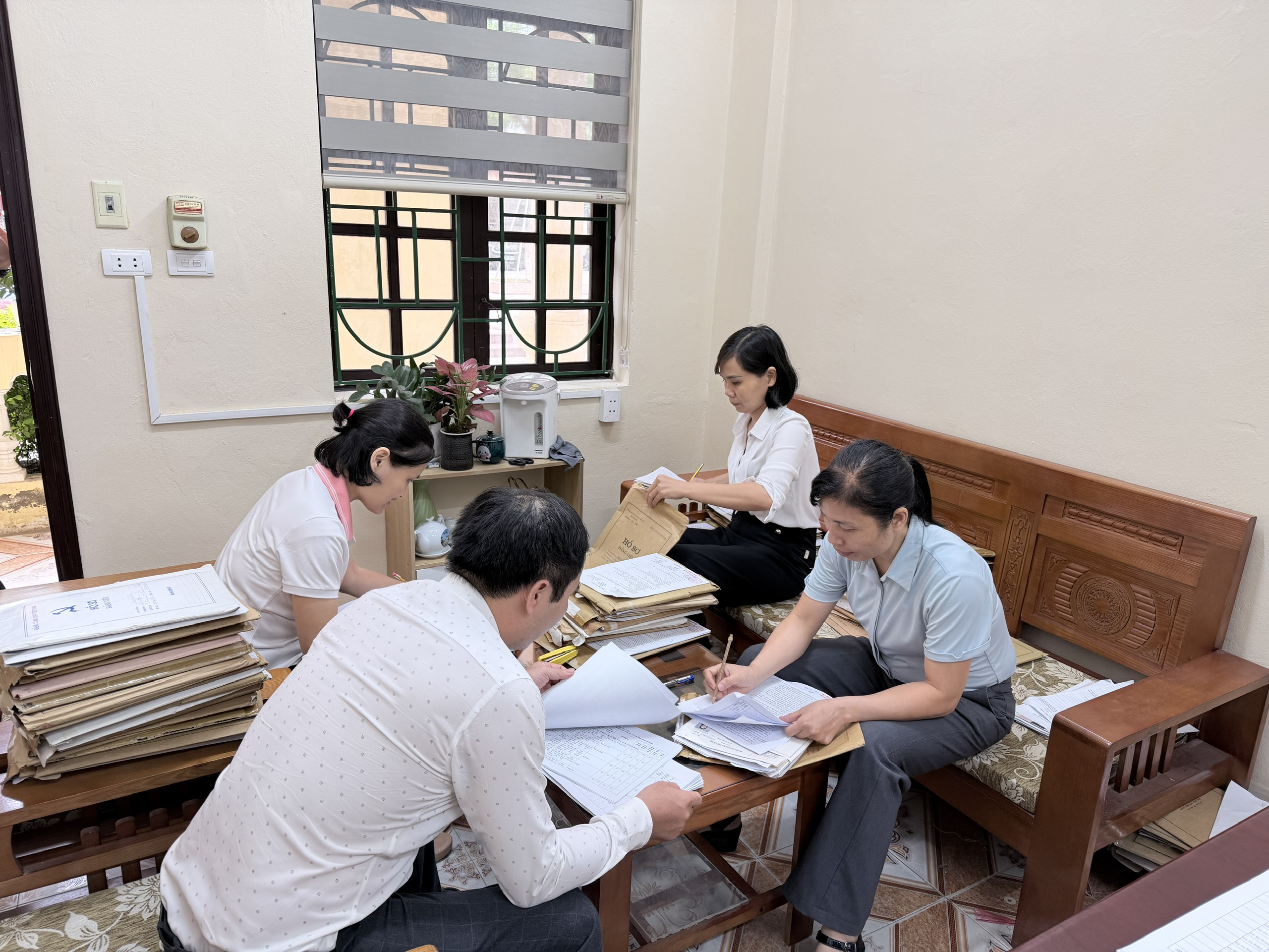 Xã Sơn Đồng đẩy nhanh tiến độ rà soát, chuẩn hóa dữ liệu đảng viên, tạo cơ sở thực hiện “Đảng bộ số”