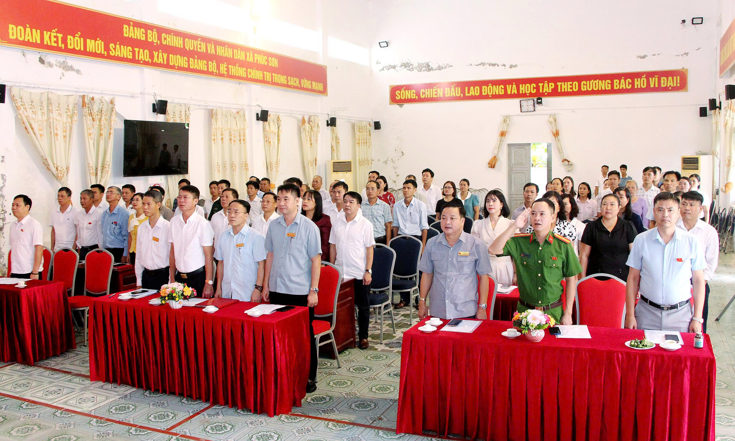 Xã Phúc Sơn tổ chức kỳ họp HĐND thứ Năm: Quyết nghị tổ chức lại các phòng chuyên môn thuộc UBND xã