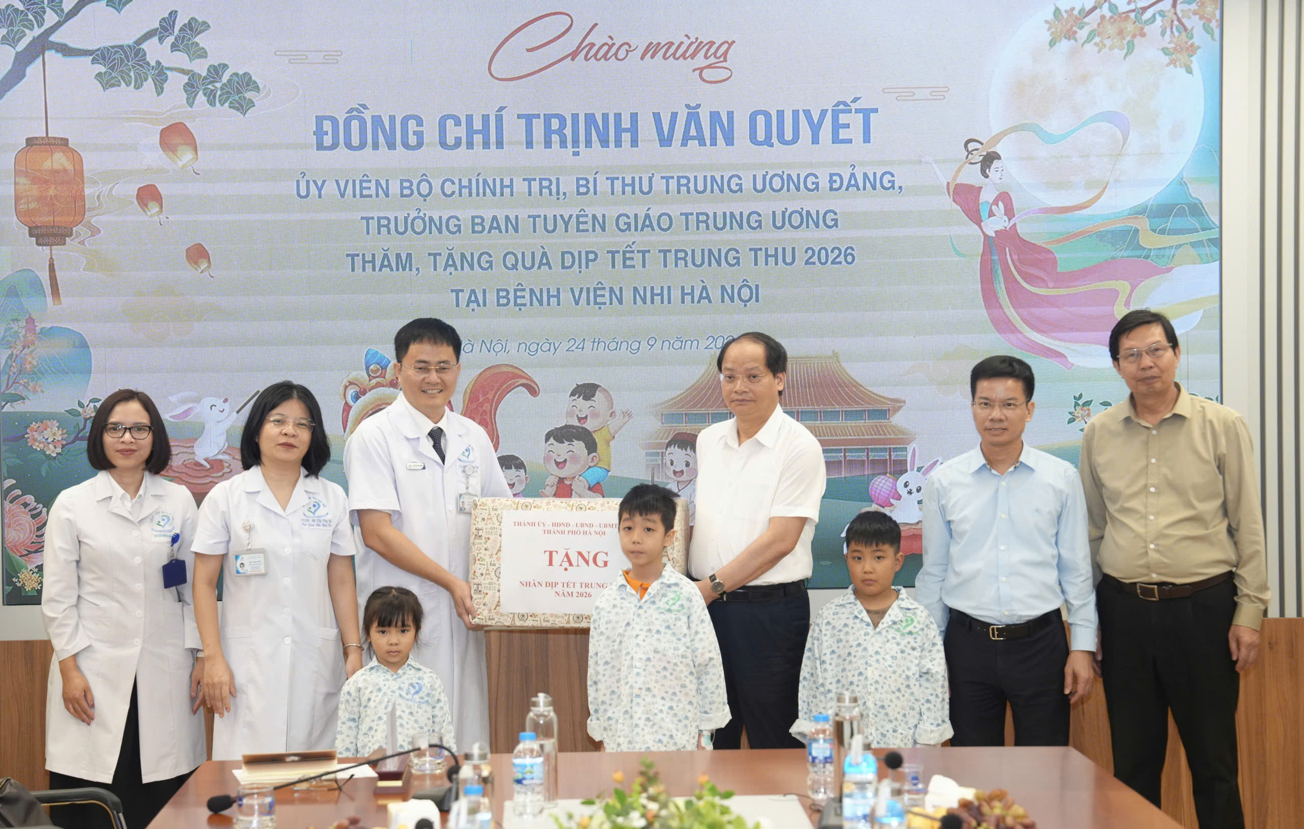 Quan tâm chăm sóc, động viên bệnh nhi nhân dịp Tết Trung thu năm 2026
