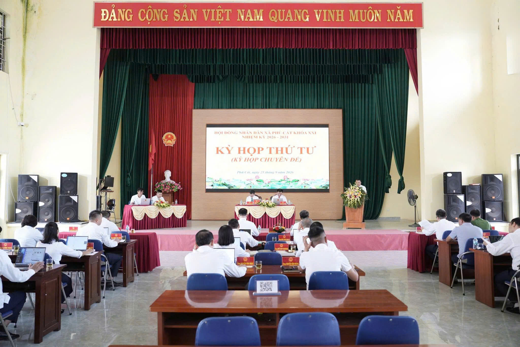 HĐND xã Phú Cát thông qua 3 nghị quyết về đầu tư công, ngân sách và tổ chức bộ máy