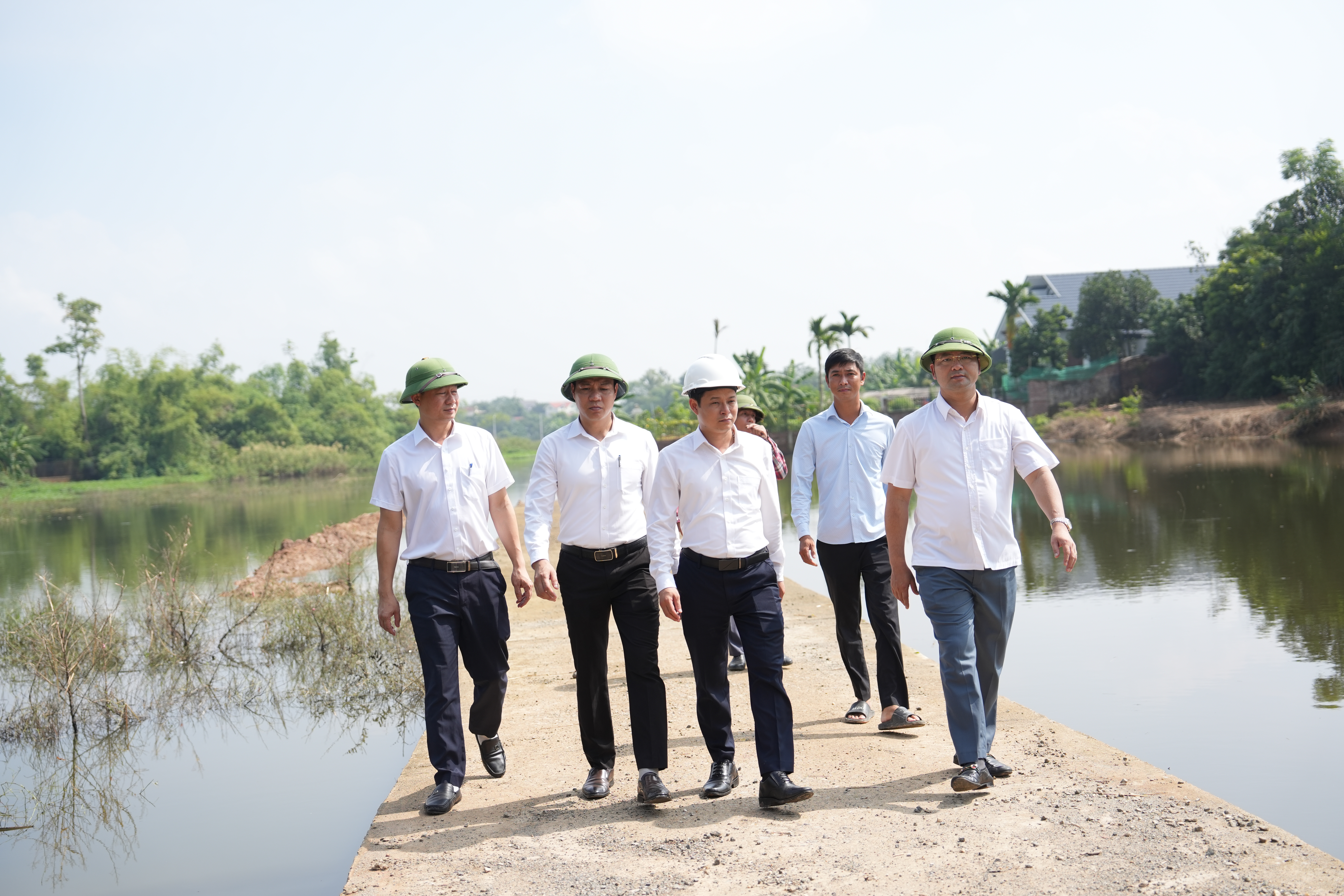 Xã Quảng Oai: Phát huy hiệu quả nguồn lực đầu tư, đẩy nhanh tiến độ các công trình phục vụ dân sinh