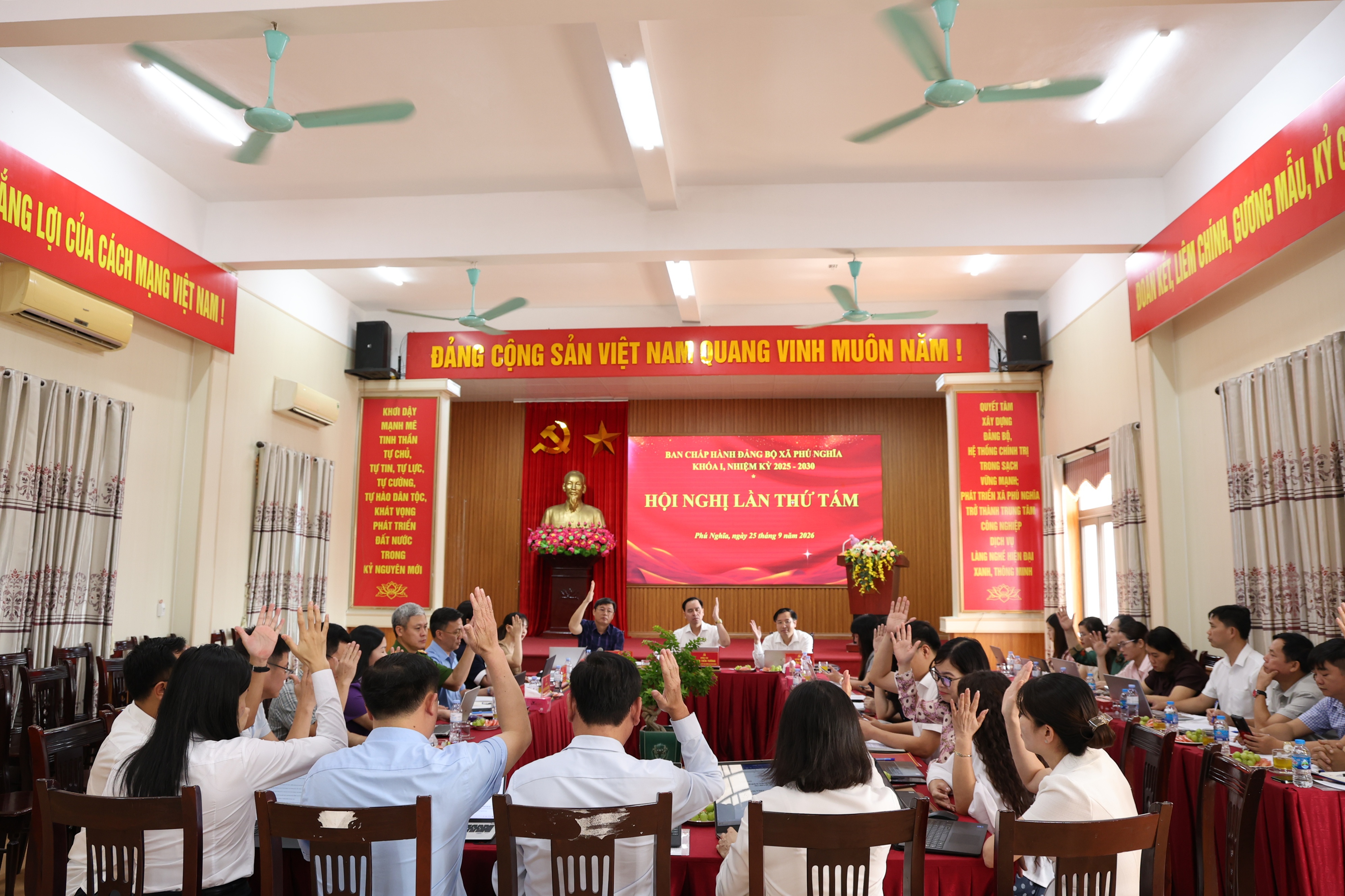 Ban Chấp hành Đảng bộ xã Phú Nghĩa tập trung tháo gỡ khó khăn, hoàn thành nhiệm vụ năm 2026
