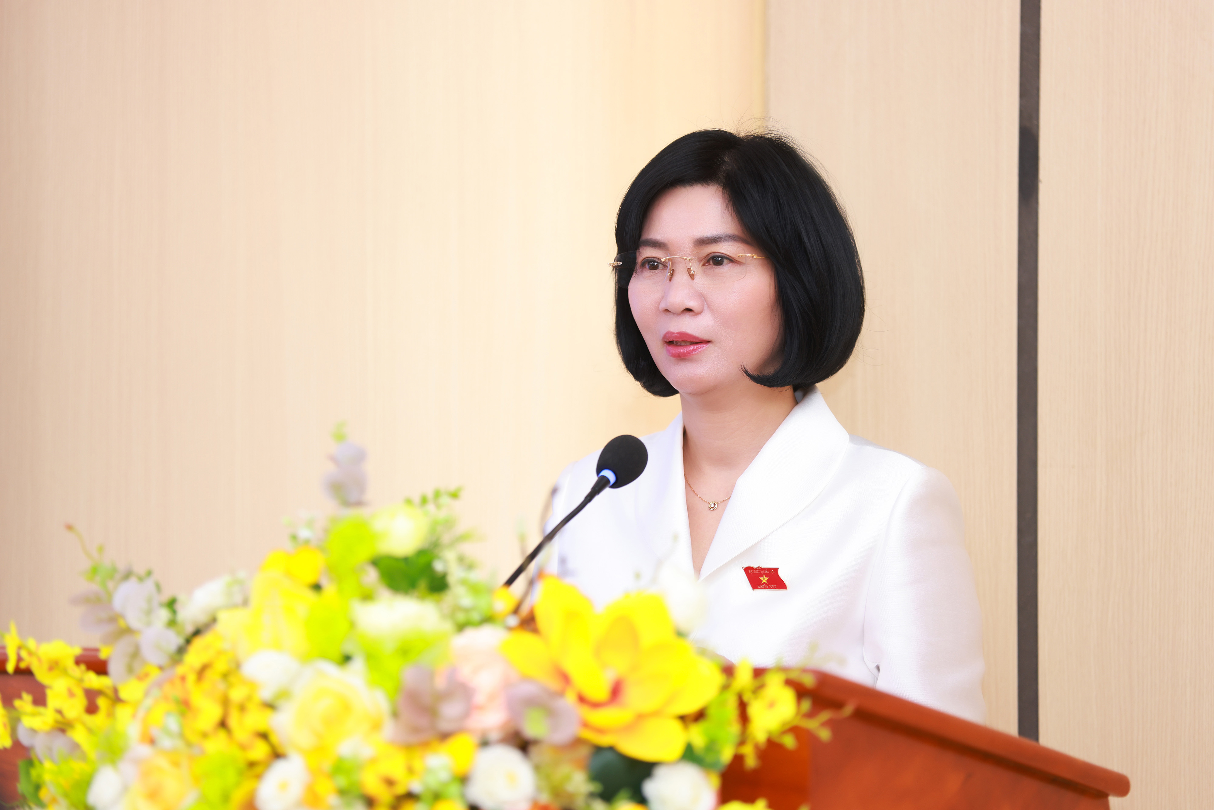 Phó Bí thư Thành ủy, Chủ tịch HĐND thành phố Phùng Thị Hồng Hà tiếp xúc cử tri trước kỳ họp Quốc hội