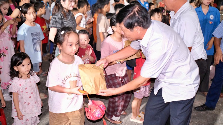 Phường Chương Mỹ chăm lo Tết Trung thu cho thiếu nhi từ phường đến tổ dân phố