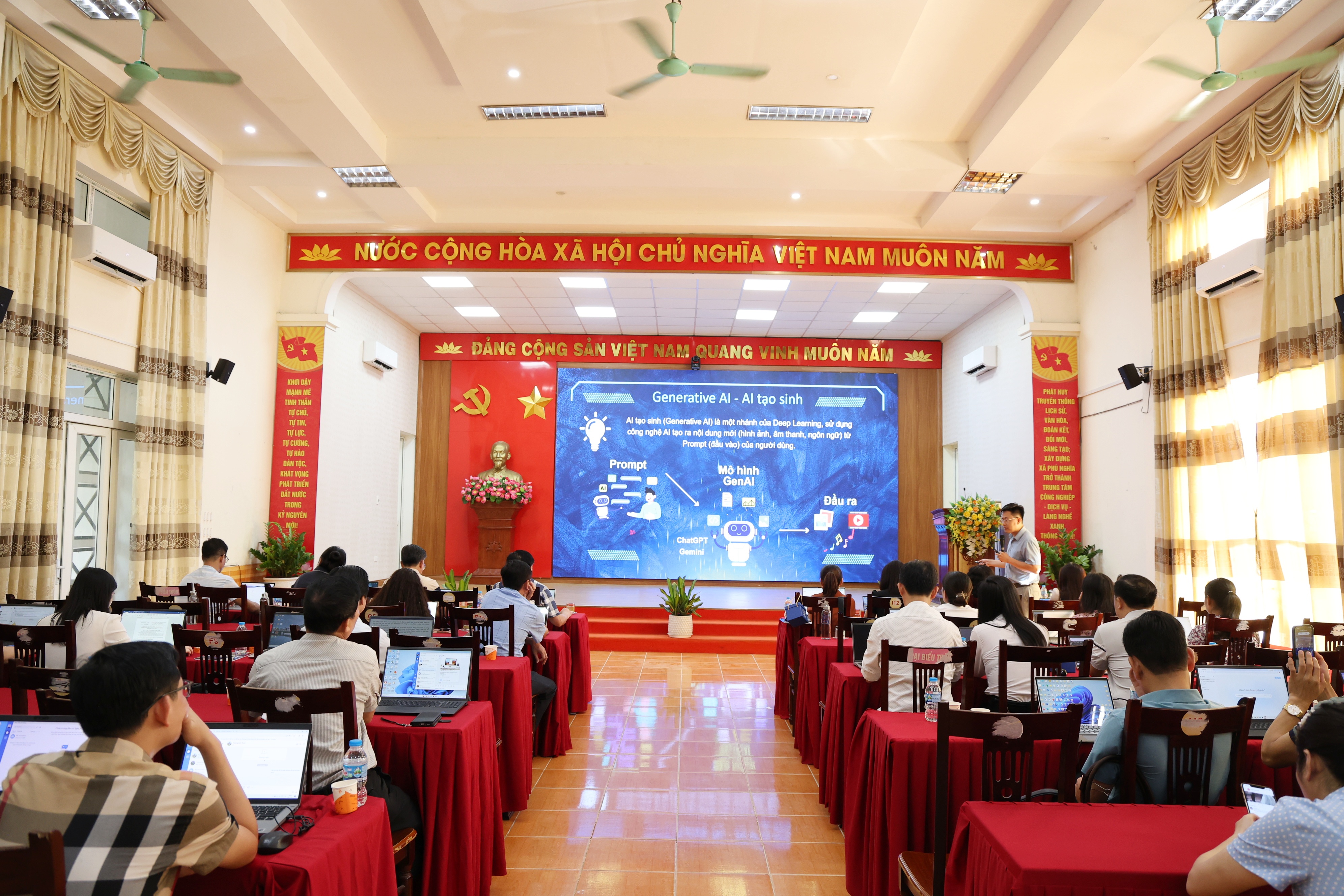 Xã Phú Nghĩa bồi dưỡng kỹ năng ứng dụng trí tuệ nhân tạo cho đội ngũ lãnh đạo, quản lý