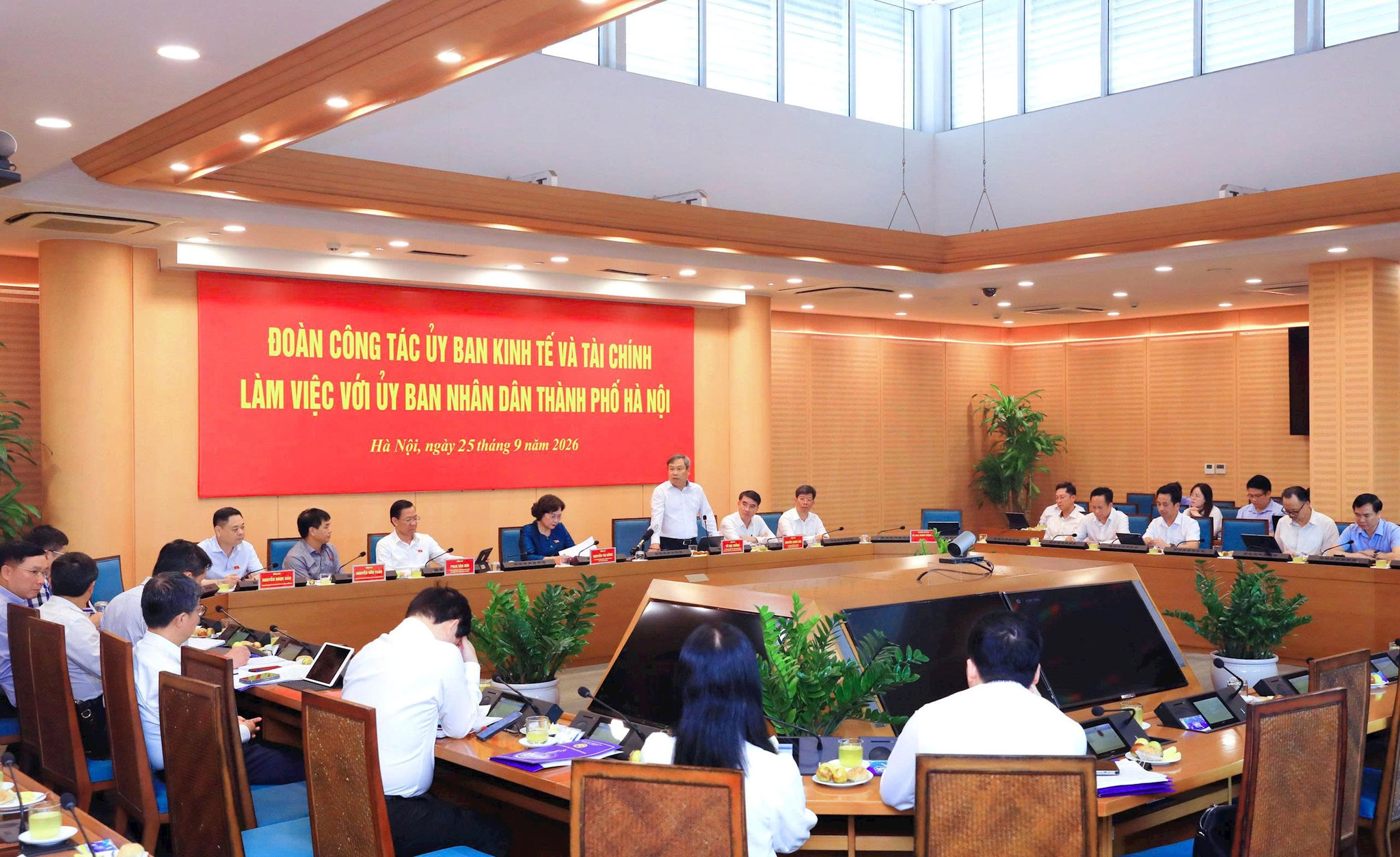 Đánh giá việc thực hiện kế hoạch đầu tư công trung hạn giai đoạn 2026-2030 tại Hà Nội