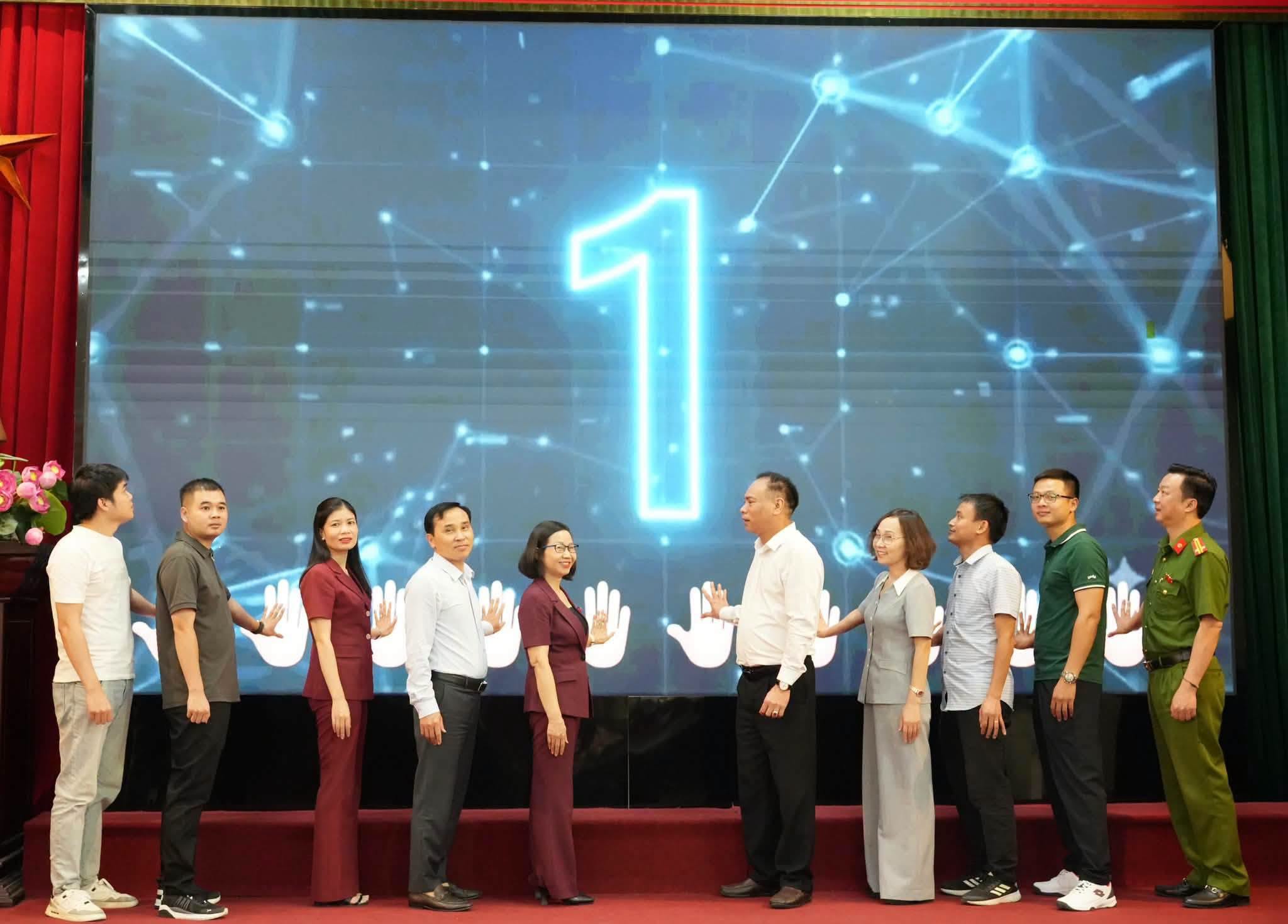 Xã Đan Phượng liên kết các hội, nhóm trên không gian mạng bảo đảm an ninh, trật tự