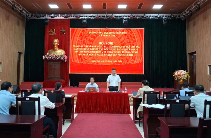 HĐND xã Thanh Oai giám sát việc chi trả trợ cấp, cấp thẻ BHYT cho đối tượng chính sách