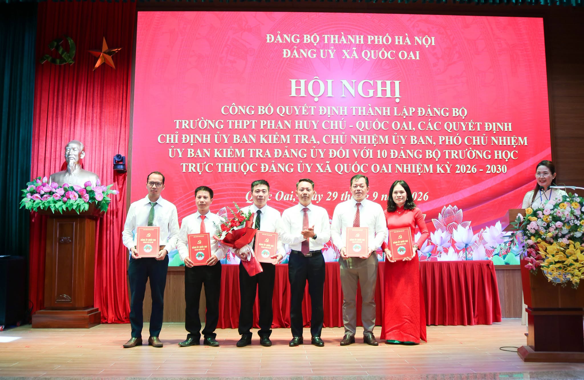 Xã Quốc Oai thành lập Đảng bộ Trường THPT Phan Huy Chú - Quốc Oai với 47 đảng viên