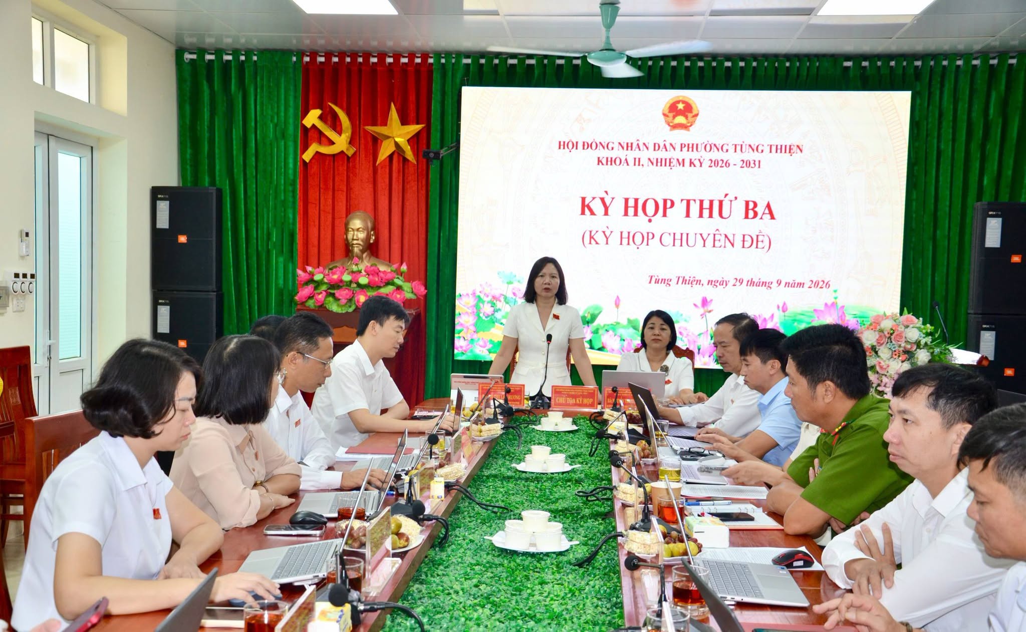 HĐND phường Tùng Thiện quyết nghị thành lập 5 phòng chuyên môn thuộc UBND phường