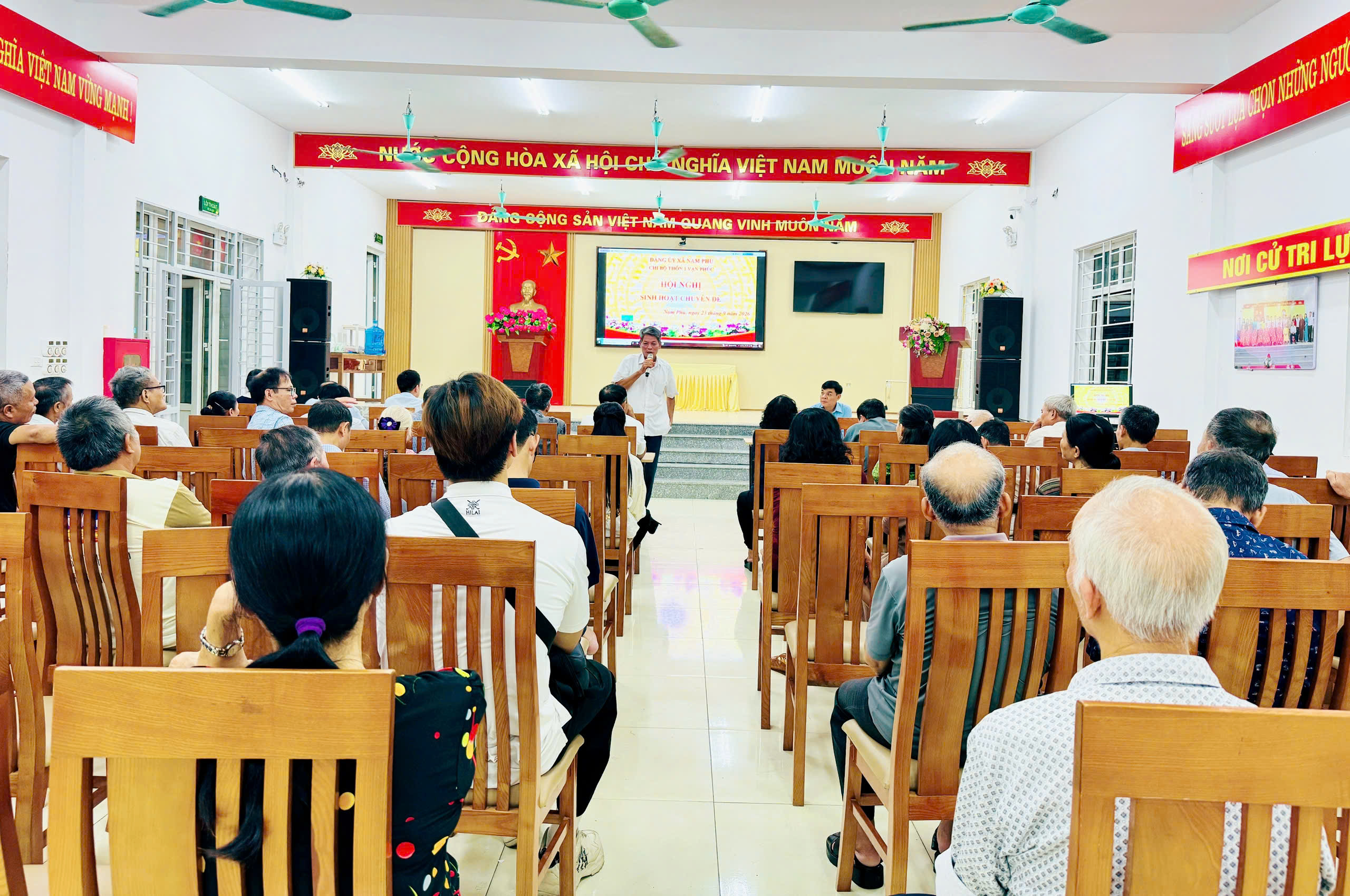 Xã Nam Phù phát huy vai trò của chi bộ trong lấy ý kiến về quy hoạch đô thị sông Hồng
