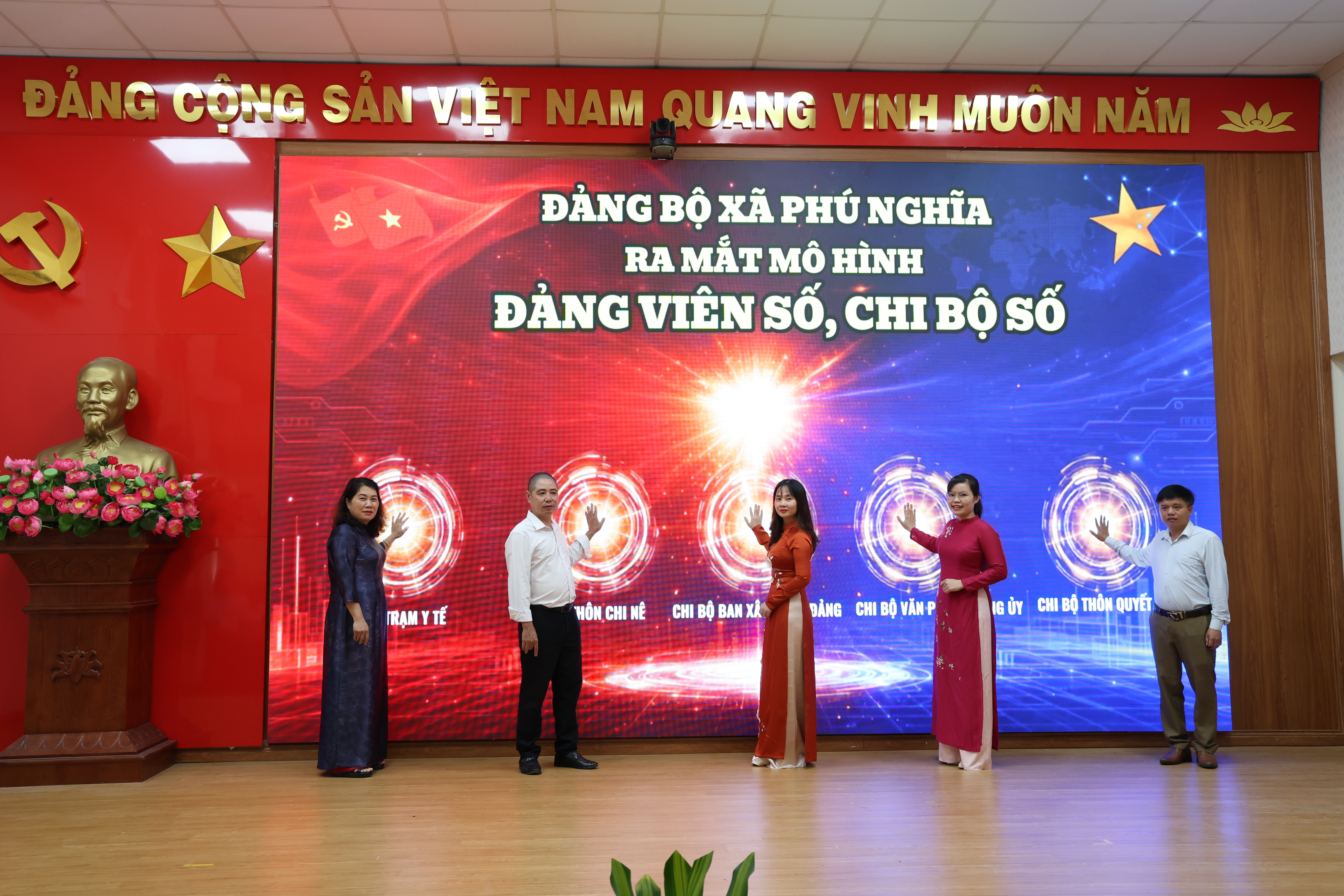 Xã Phú Nghĩa thí điểm mô hình “Đảng viên số, Chi bộ số” tại 5 tổ chức Đảng