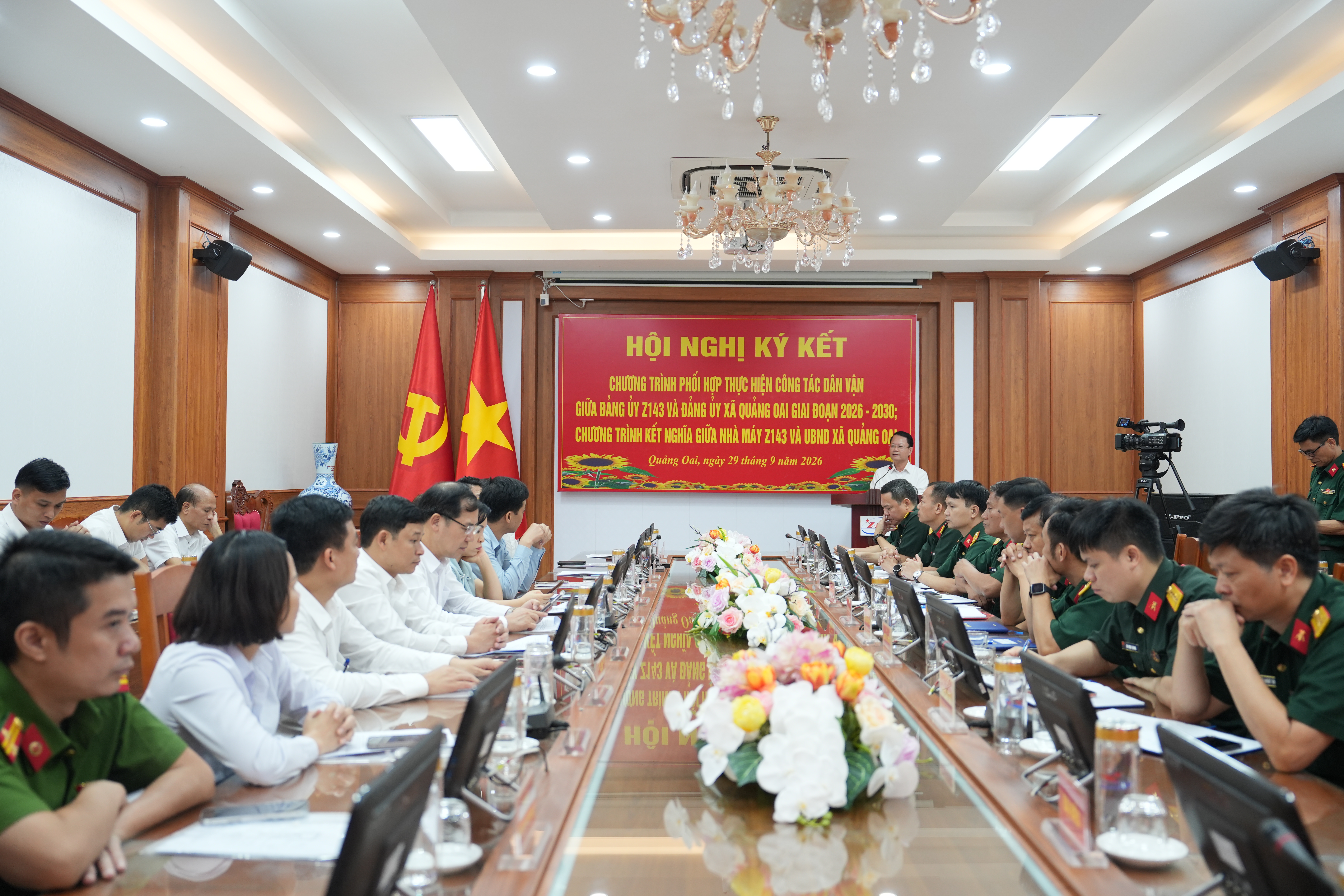 Xã Quảng Oai và Nhà máy Z143 tăng cường phối hợp công tác dân vận, gắn kết quân - dân