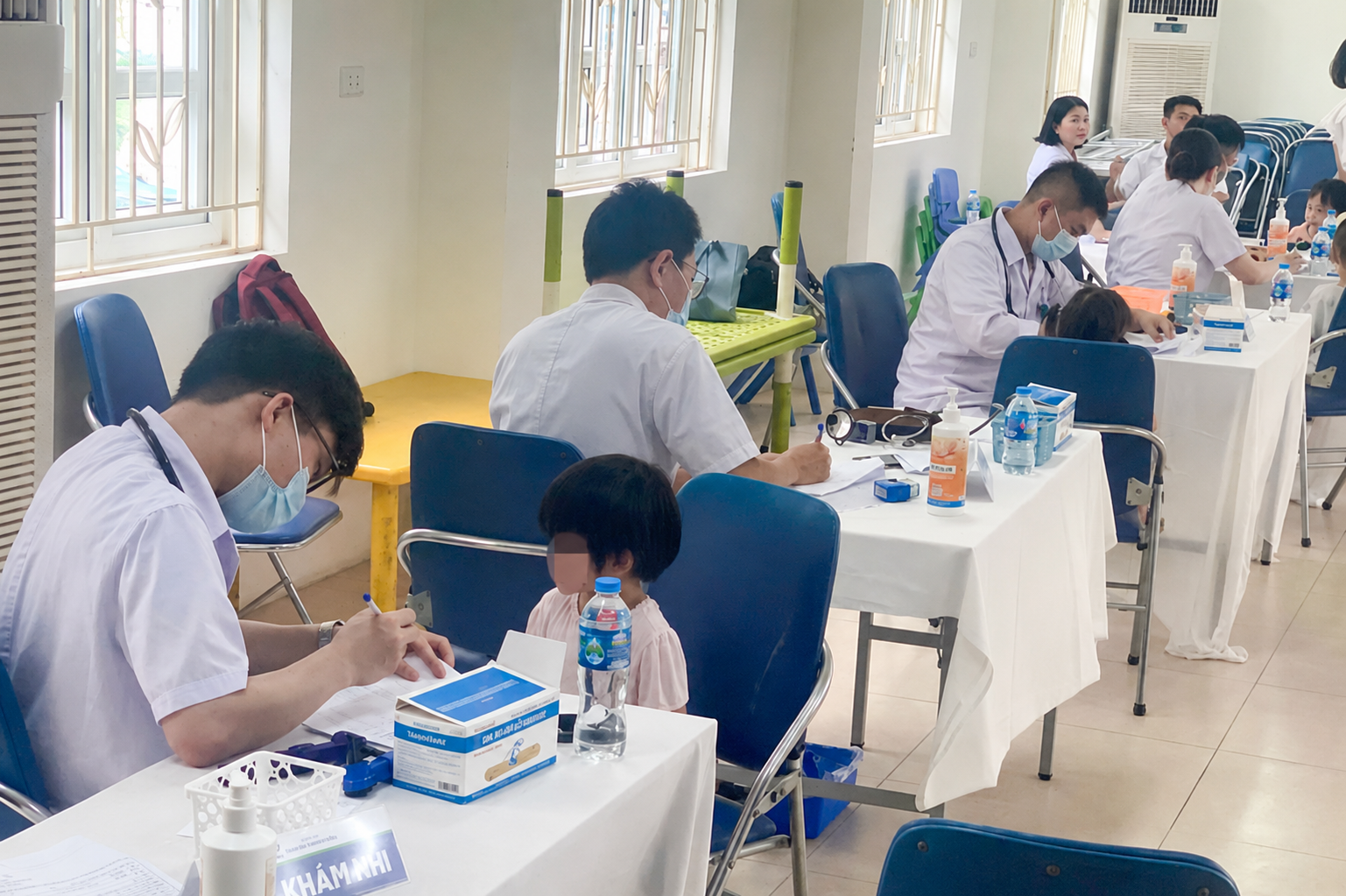 Hơn 1.000 trẻ em phường Láng được khám sức khỏe định kỳ miễn phí
