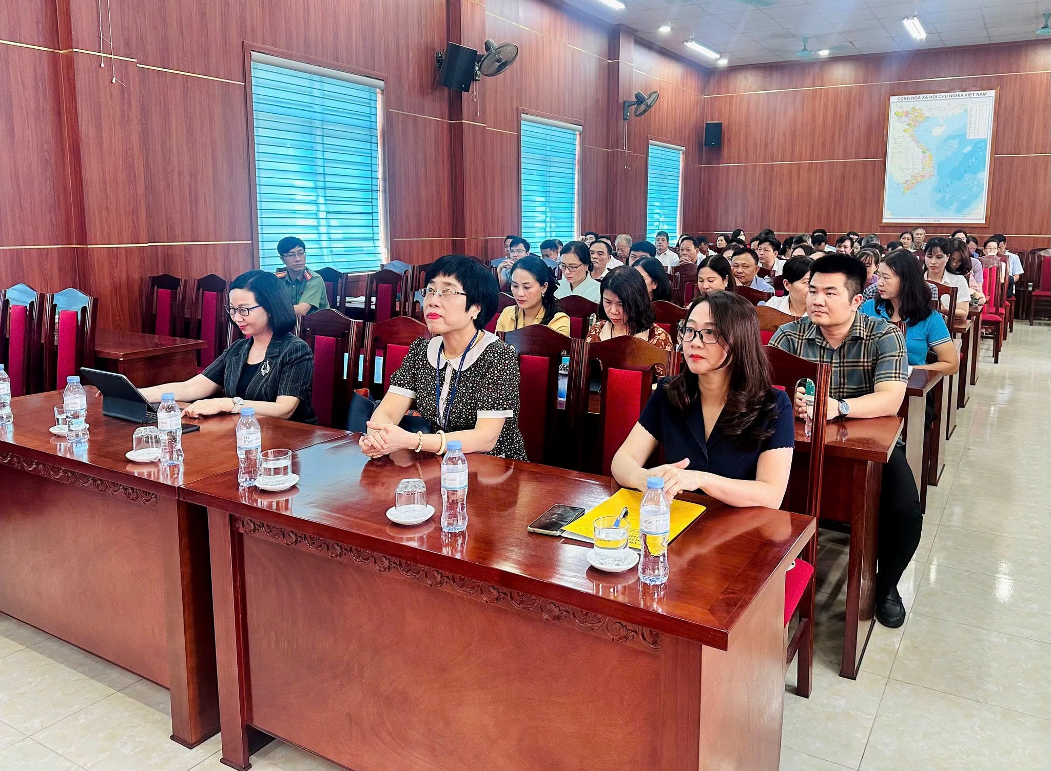 Nâng cao nghiệp vụ báo cáo viên, tuyên truyền viên
