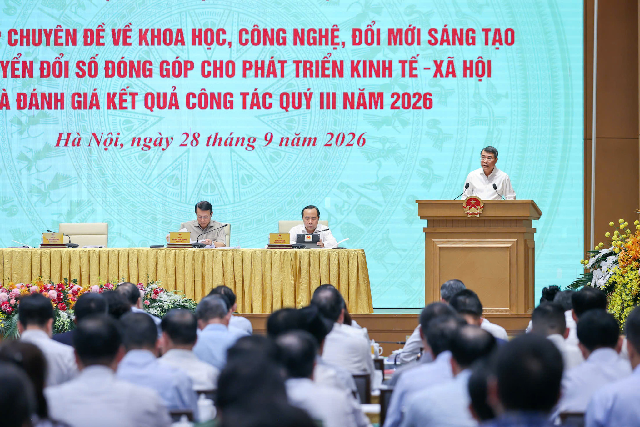 Chuyển trọng tâm từ chính phủ số sang kinh tế số và xã hội số