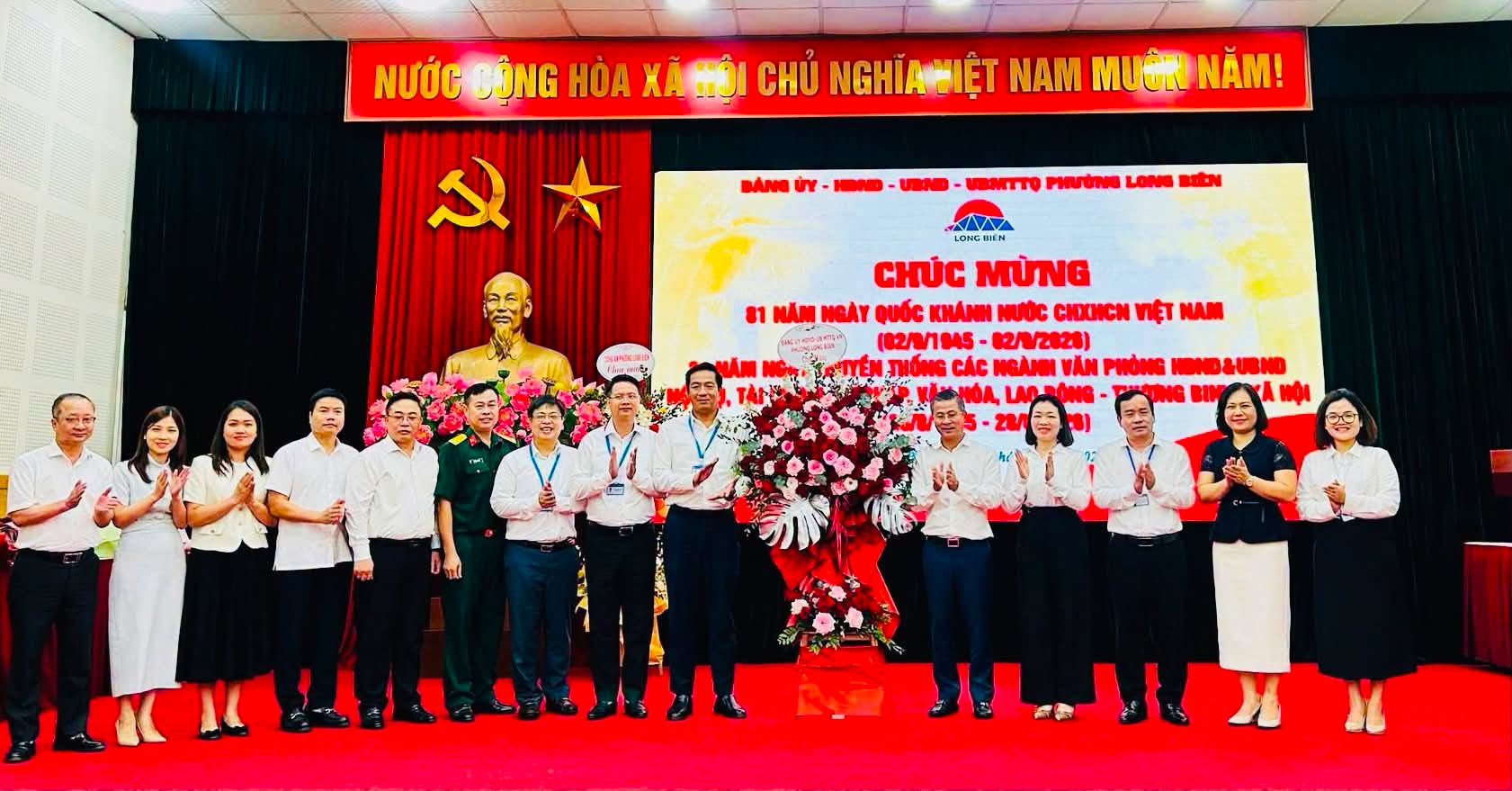 Phường Long Biên phát huy truyền thống, đổi mới phương thức, tận tâm phục vụ nhân dân