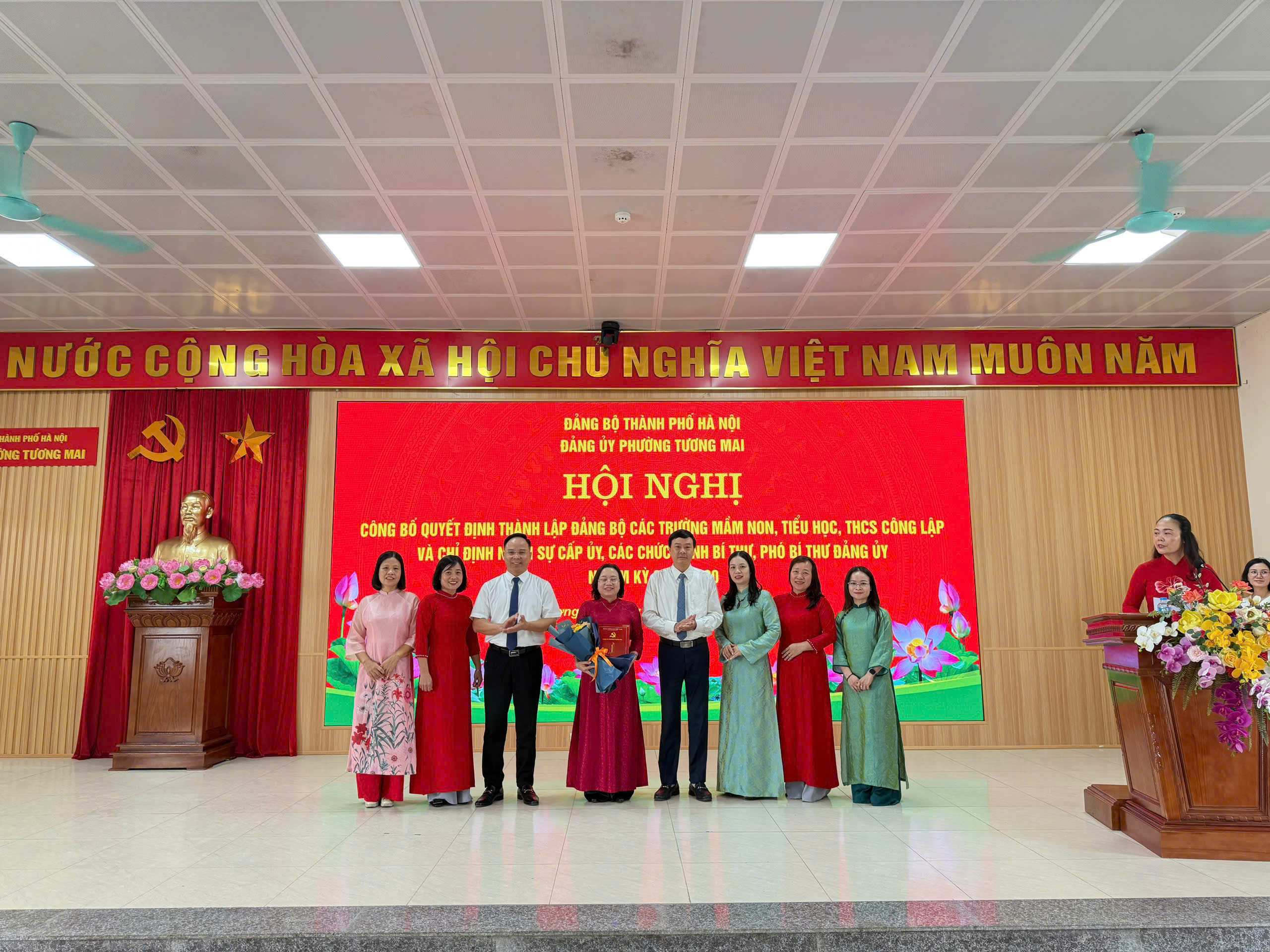 Phường Tương Mai kiện toàn 11 Đảng bộ trường học, đưa vai trò lãnh đạo của Đảng sâu vào từng nhà trường