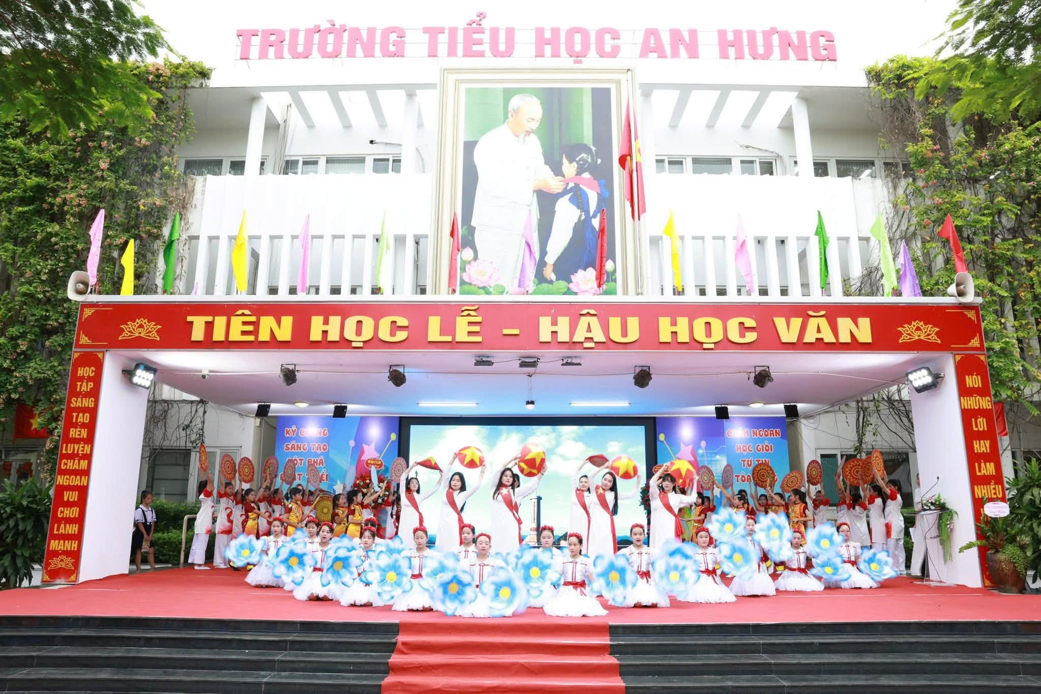 Phường Dương Nội rộn ràng ngày khai trường, hơn 17.000 học sinh mở năm học mới đầy khí thế và kỳ vọng